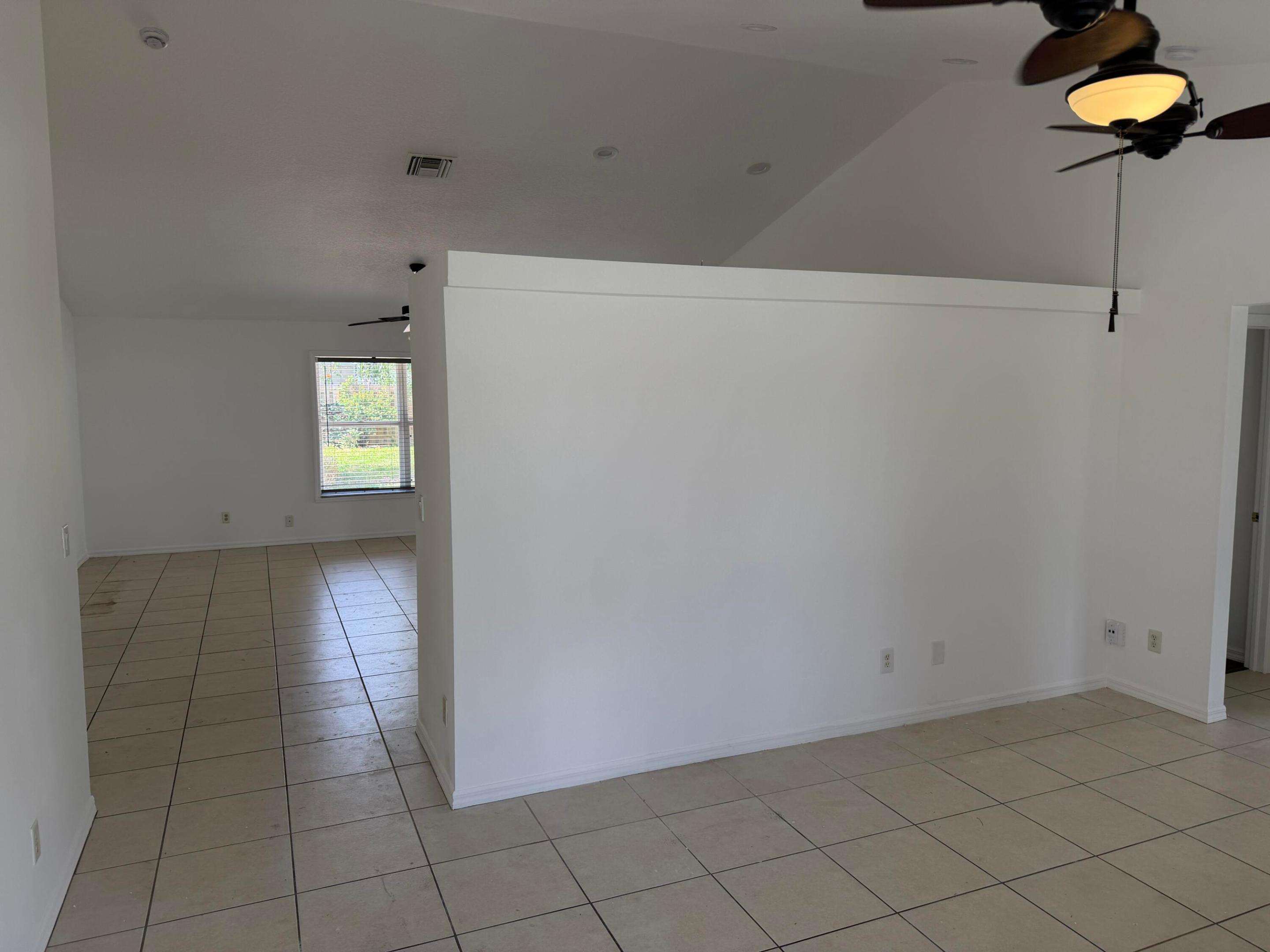 1874 Sw Capehart Avenue Property Photo 2