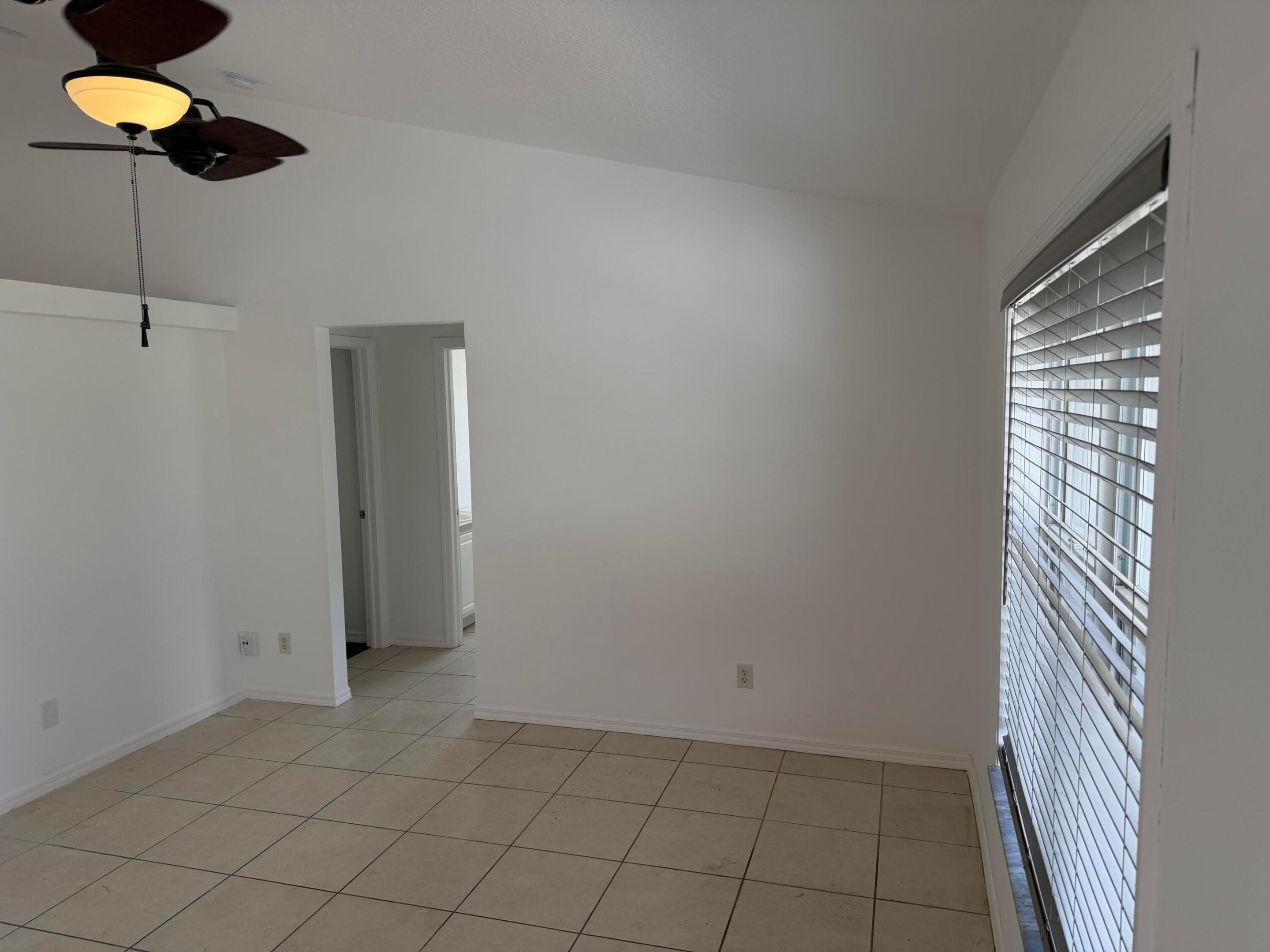 1874 Sw Capehart Avenue Property Photo 3