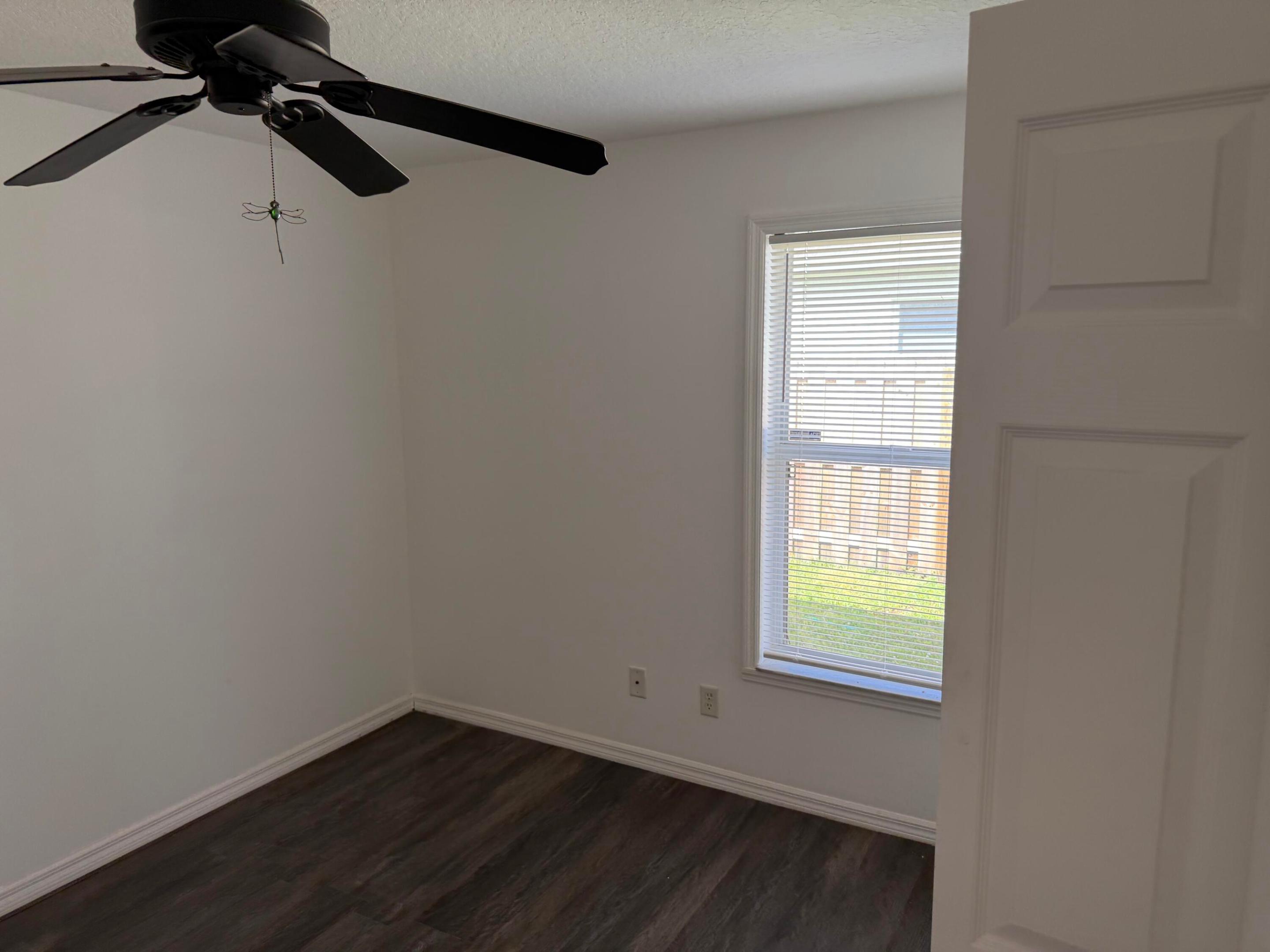 1874 Sw Capehart Avenue Property Photo 8