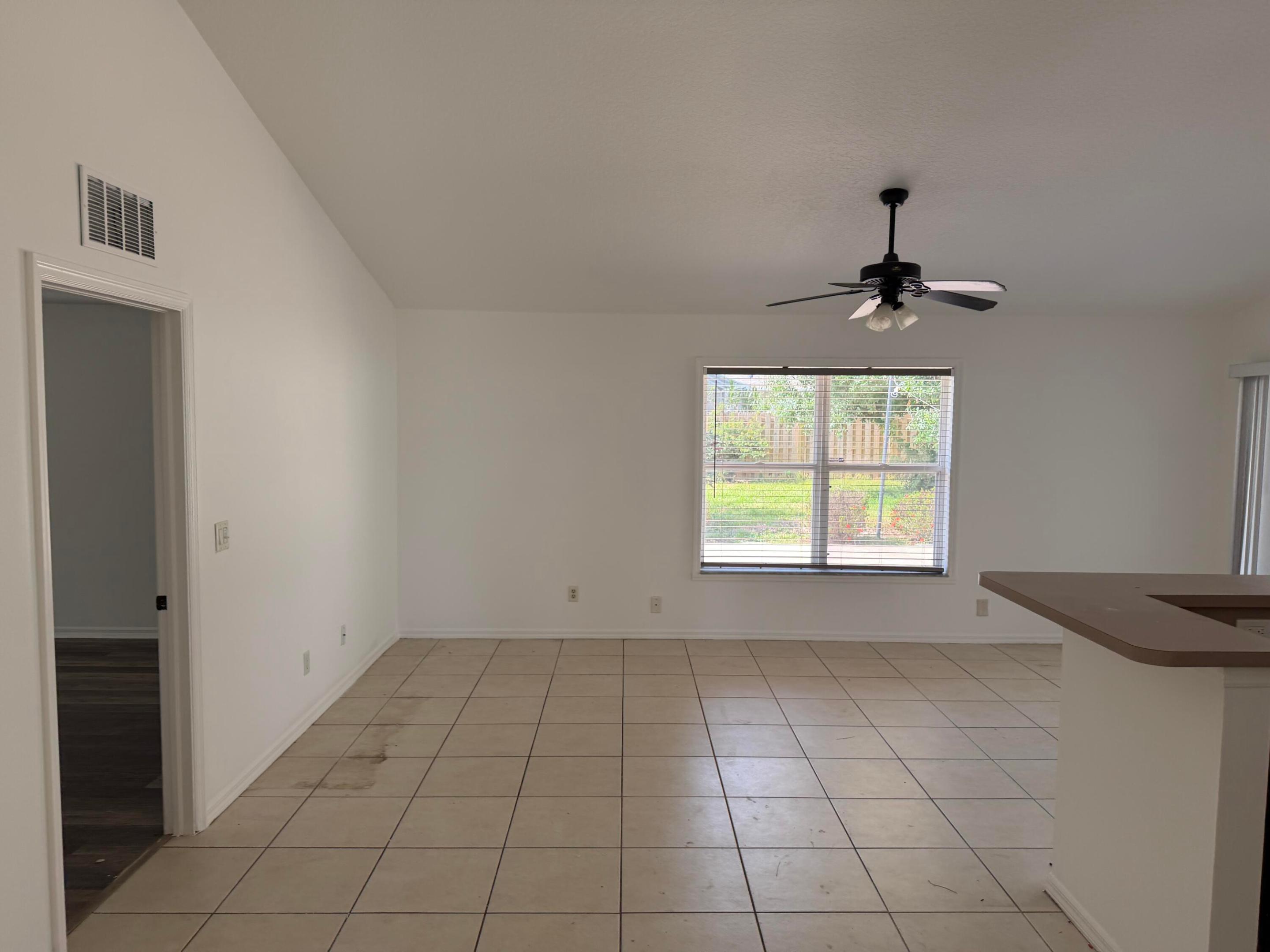 1874 Sw Capehart Avenue Property Photo 11