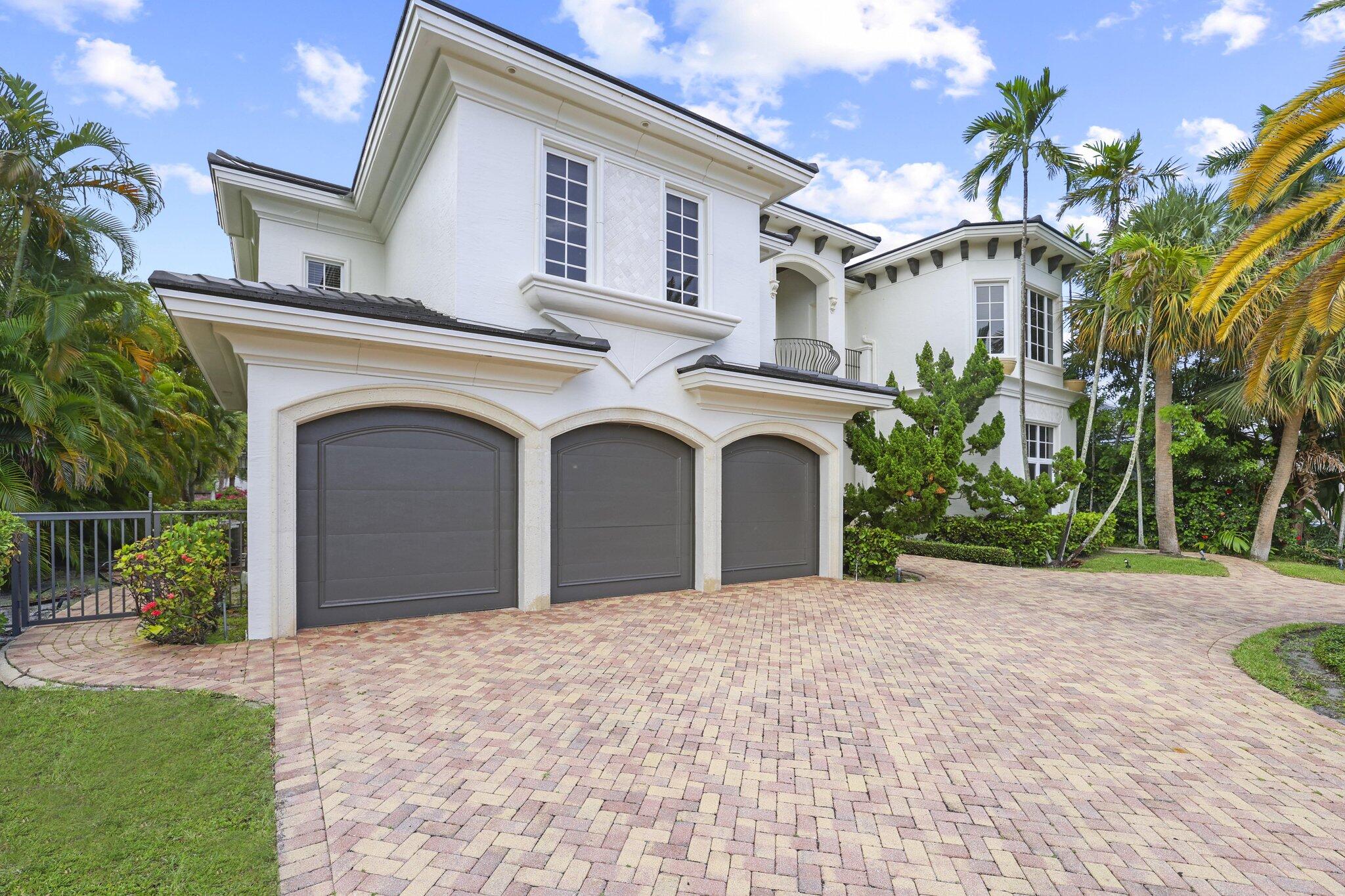 501 Golden Harbour Drive Property Photo 4