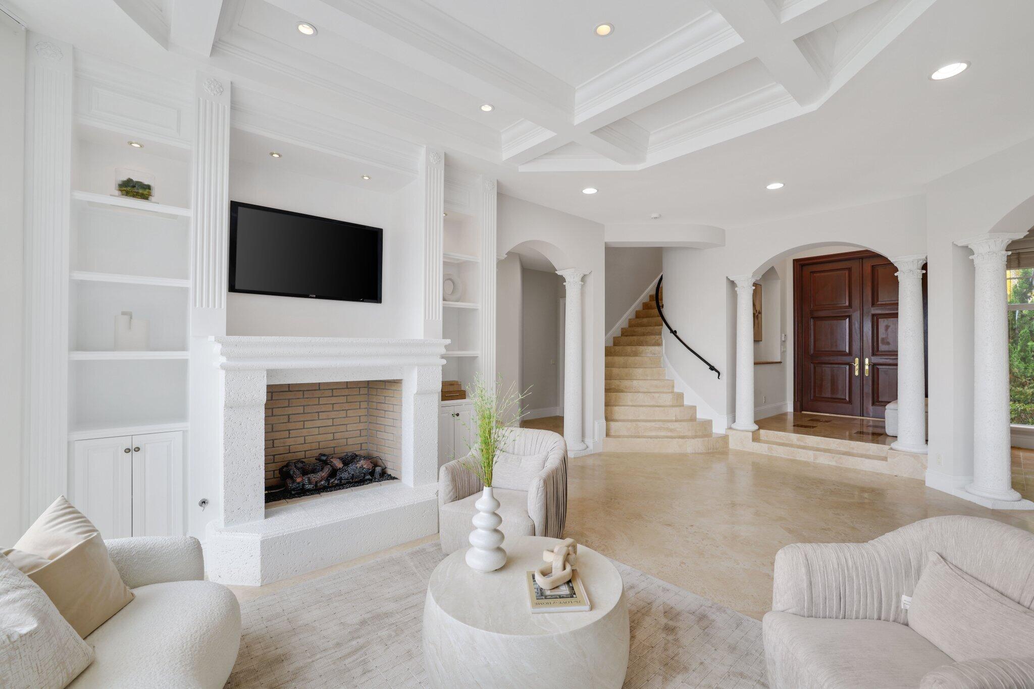 501 Golden Harbour Drive Property Photo 9