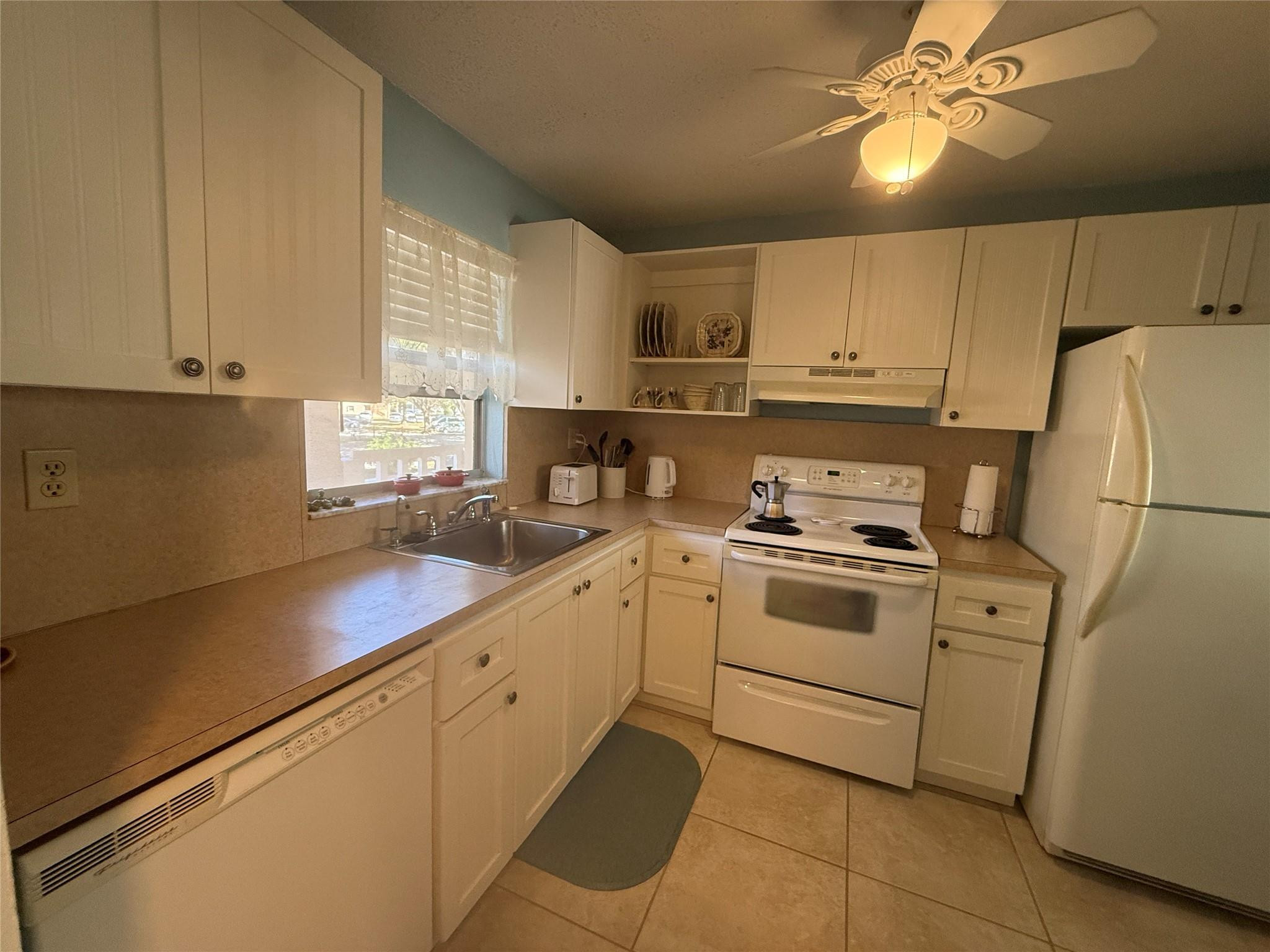 2761 N Pine Island Road 204 Property Photo 8