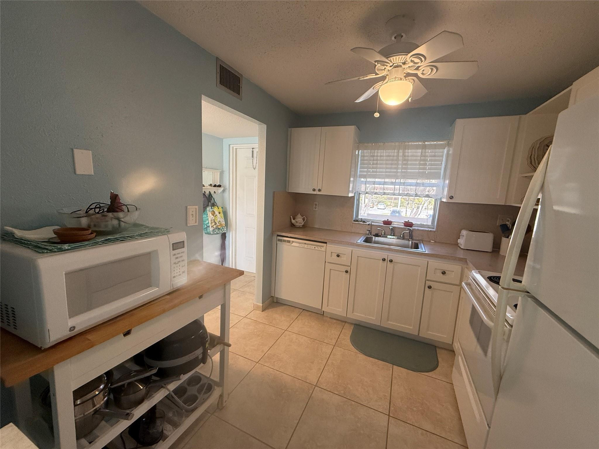 2761 N Pine Island Road 204 Property Photo 9