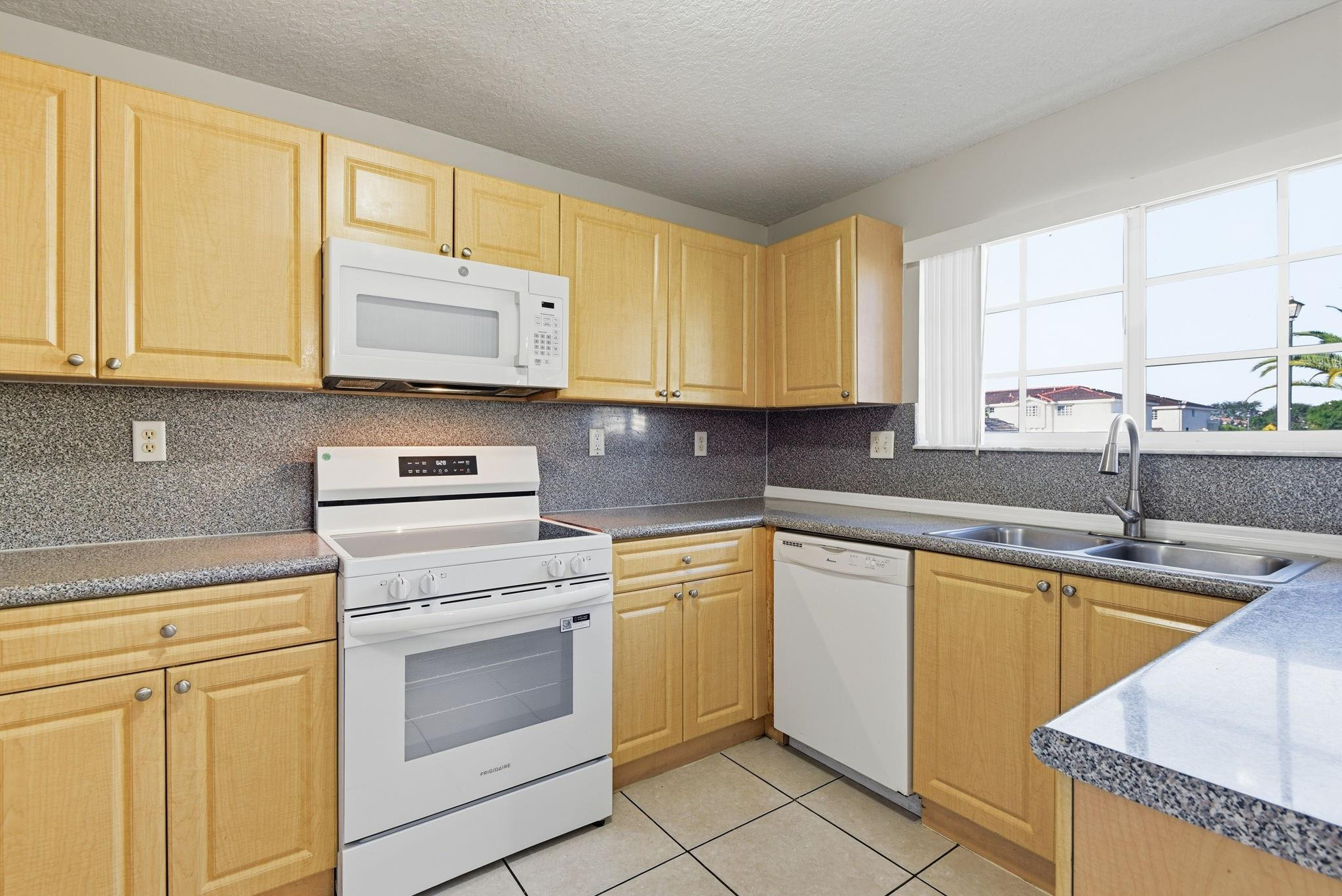 14000 Sw 260th Street 105 Property Photo 8