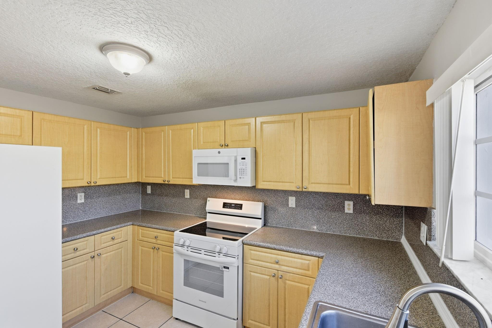 14000 Sw 260th Street 105 Property Photo 10