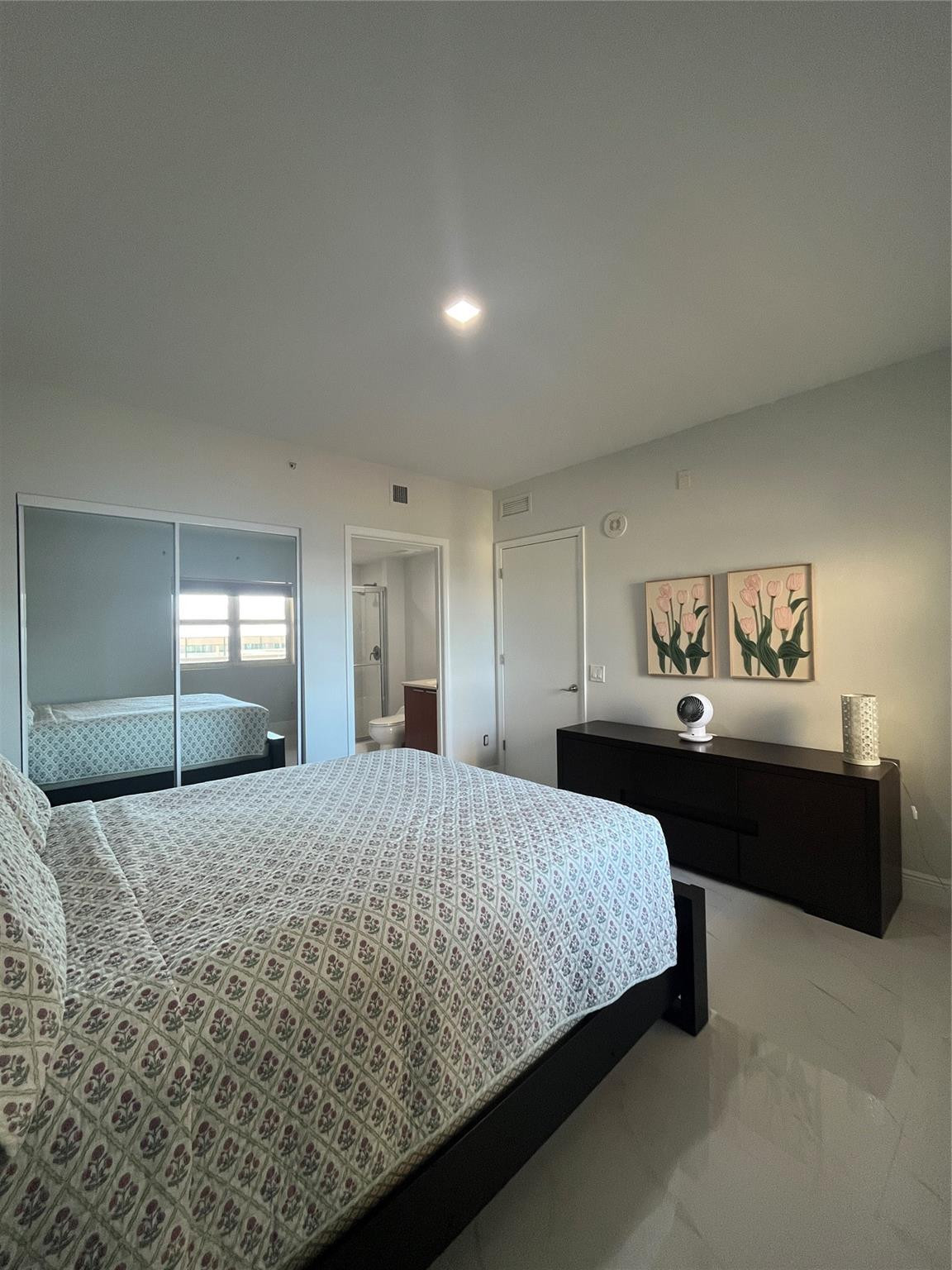 2650 Lake Shore Drive 803 Property Photo 6