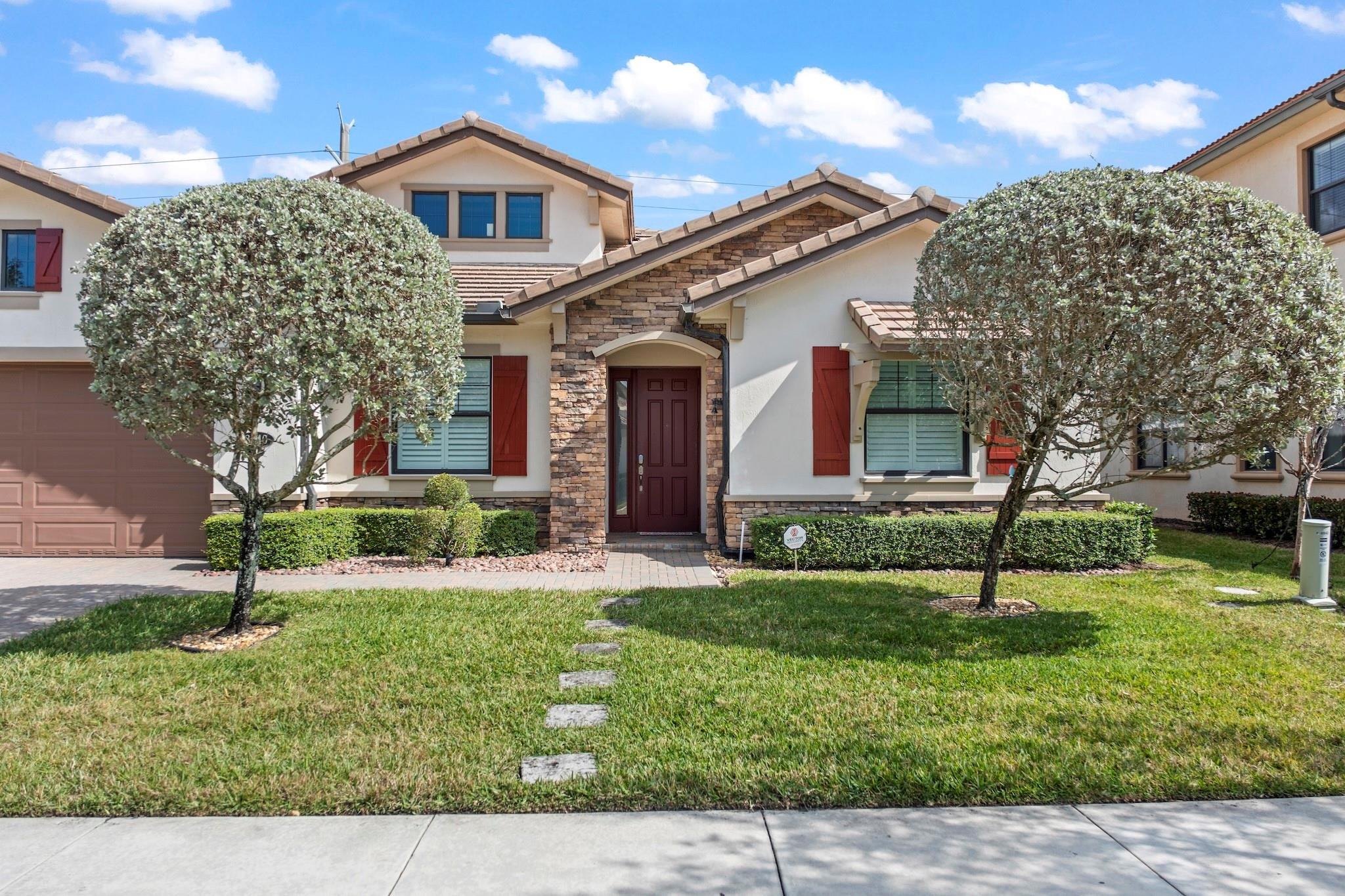 8840 Watercrest Cir Circle E Property Photo 1