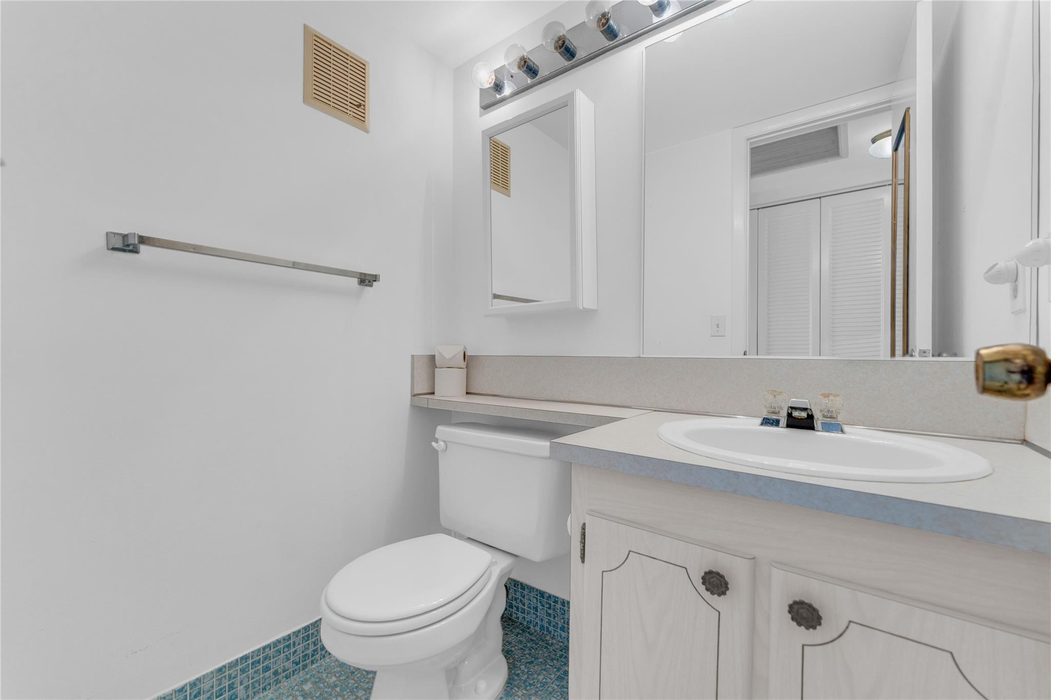 176 Westbury J 176 Property Photo 13