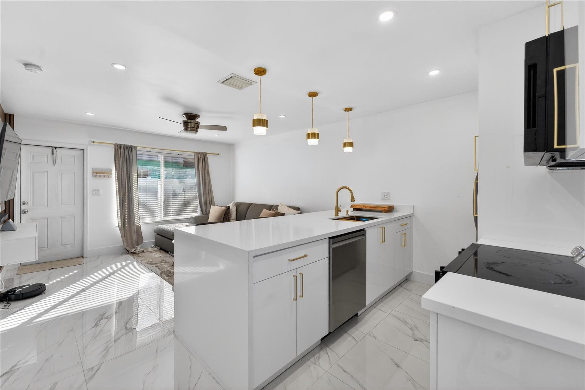 883 Ne 33rd Street Property Photo 2
