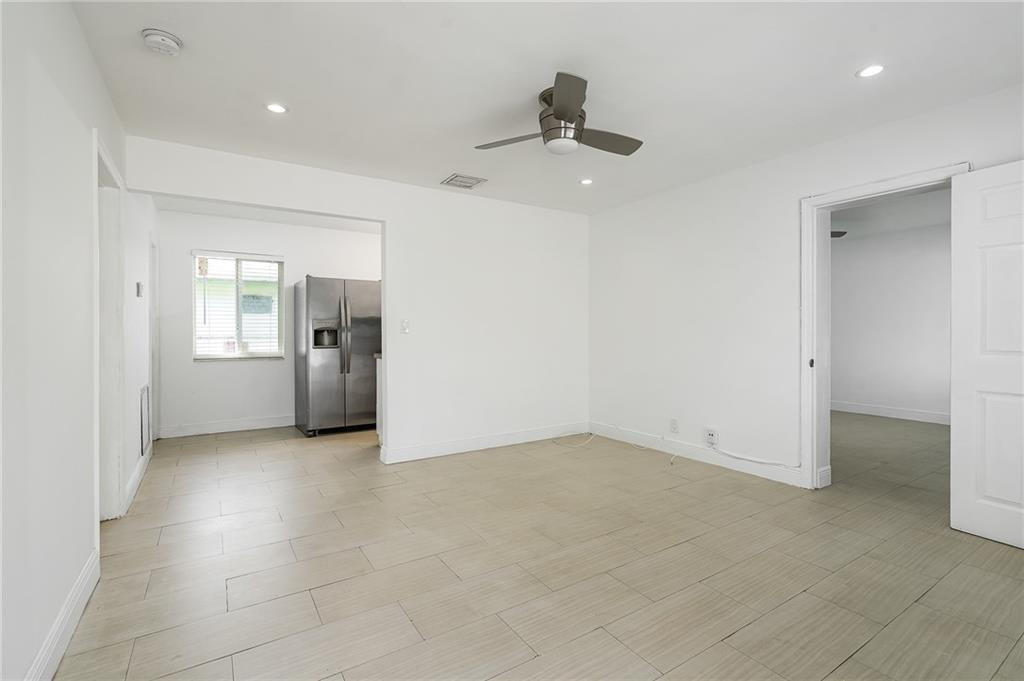 883 Ne 33rd Street Property Photo 7