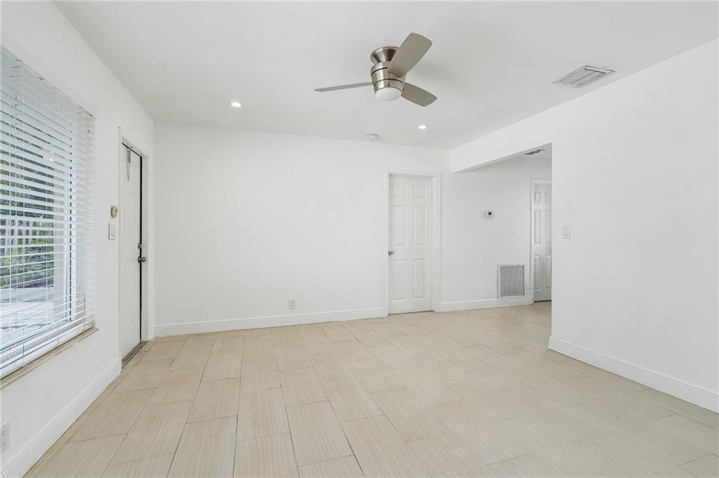 883 Ne 33rd Street Property Photo 8