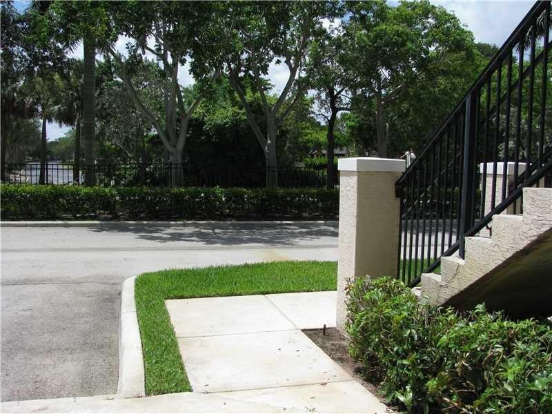 5800 W Sample Road 305 Property Photo 13