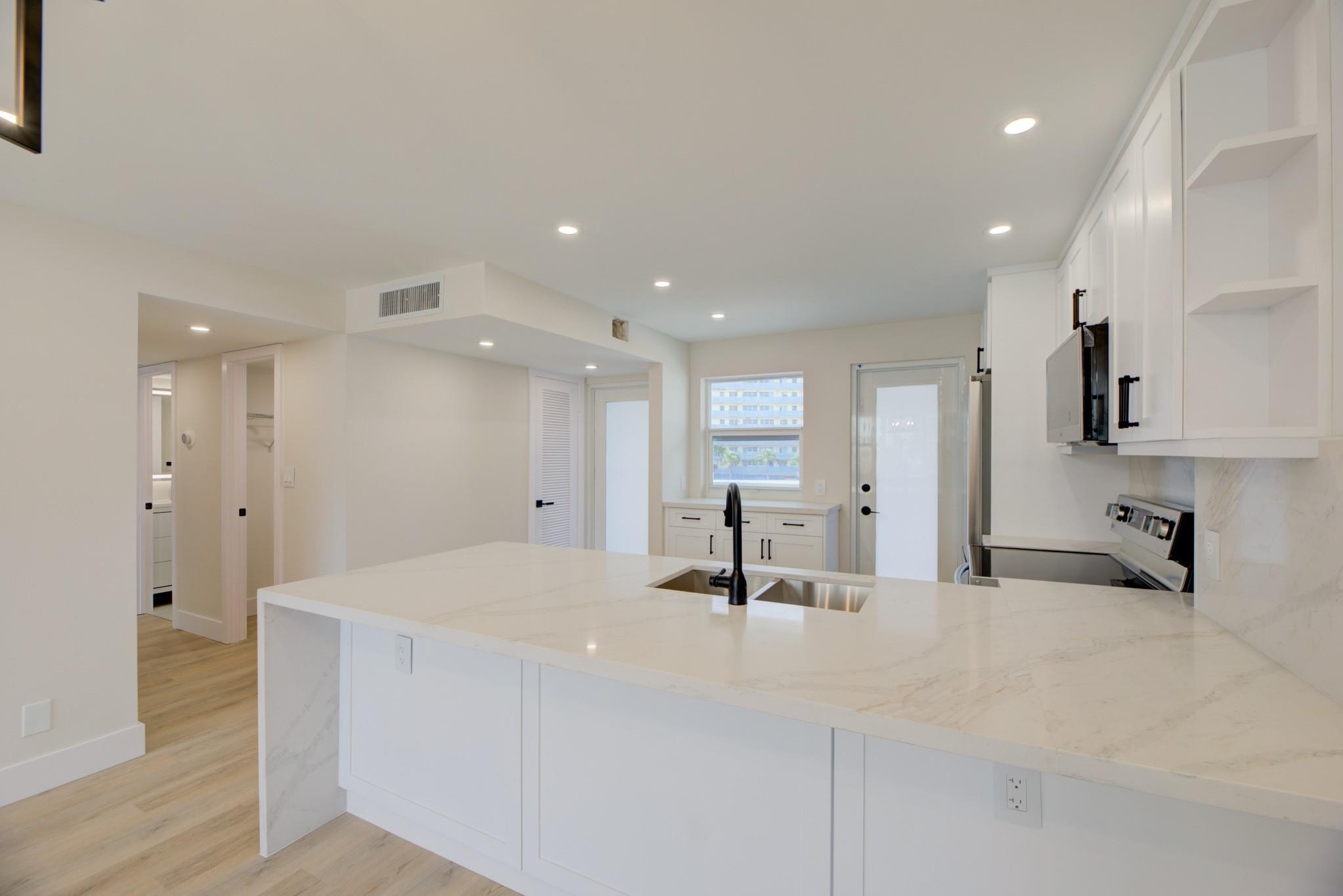 201 N Ocean Boulevard 207 Property Photo 1