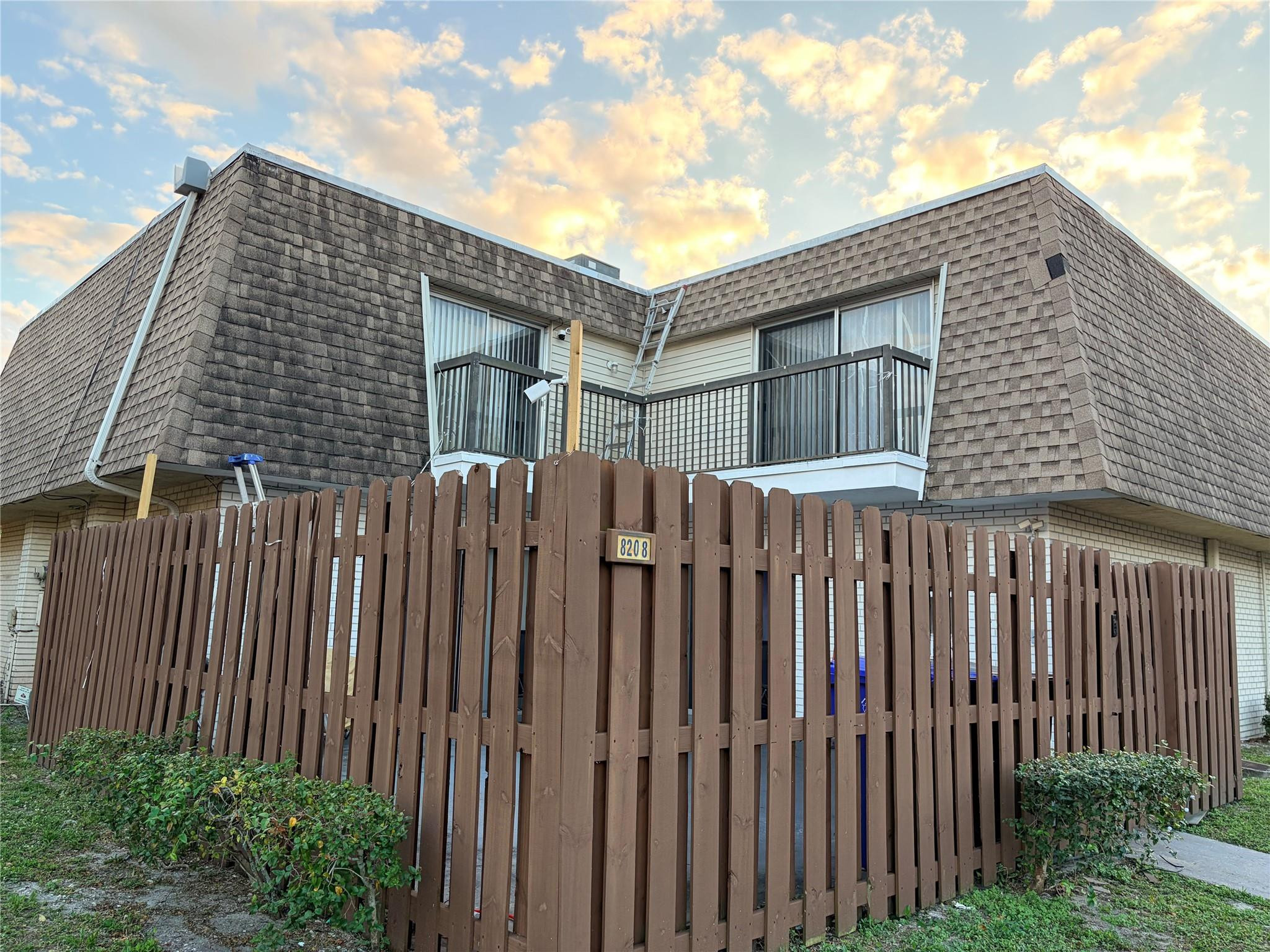 8208 SW 23 18B