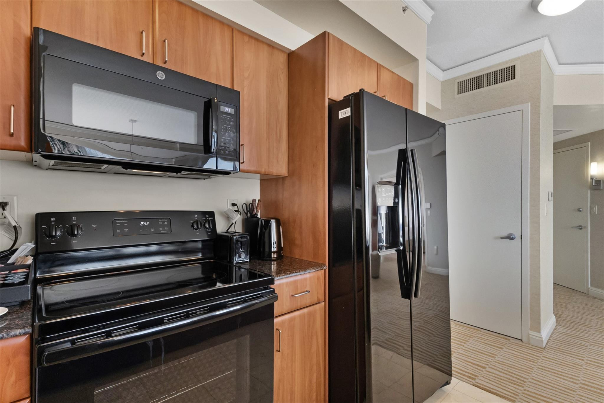 18001 Collins Avenue Property Photo 18