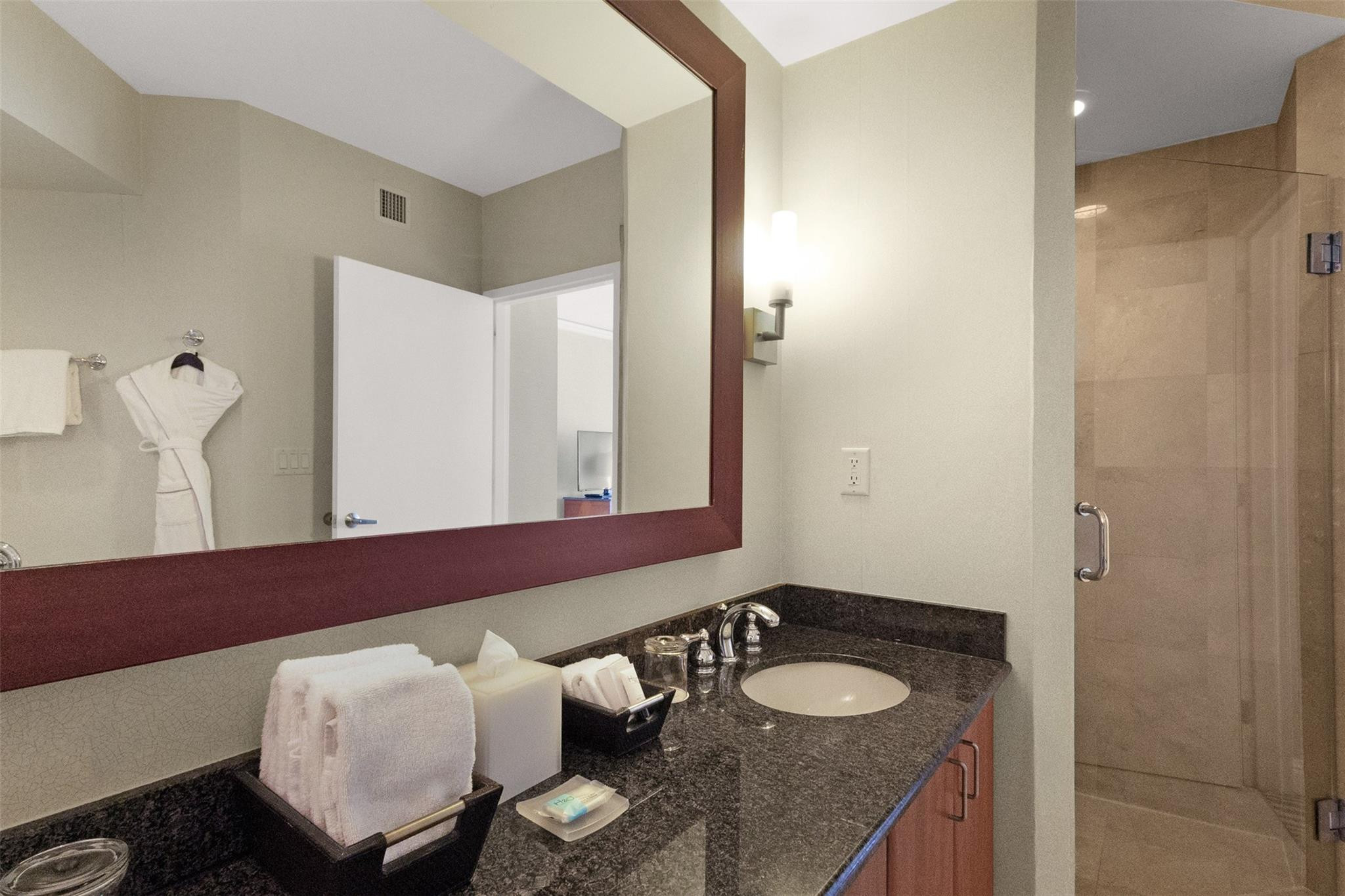 18001 Collins Avenue Property Photo 32