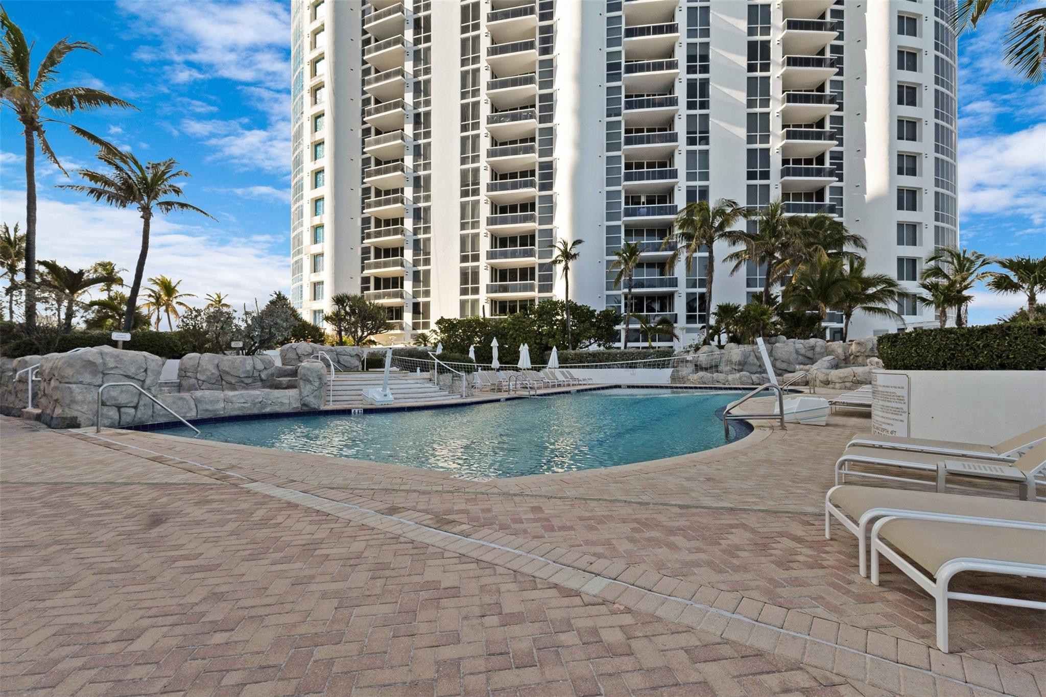 18001 Collins Avenue Property Photo 81