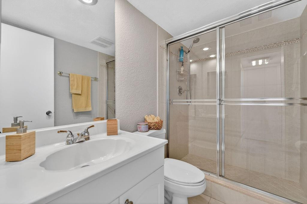 575 Oaks Lane 1002 Property Photo 23