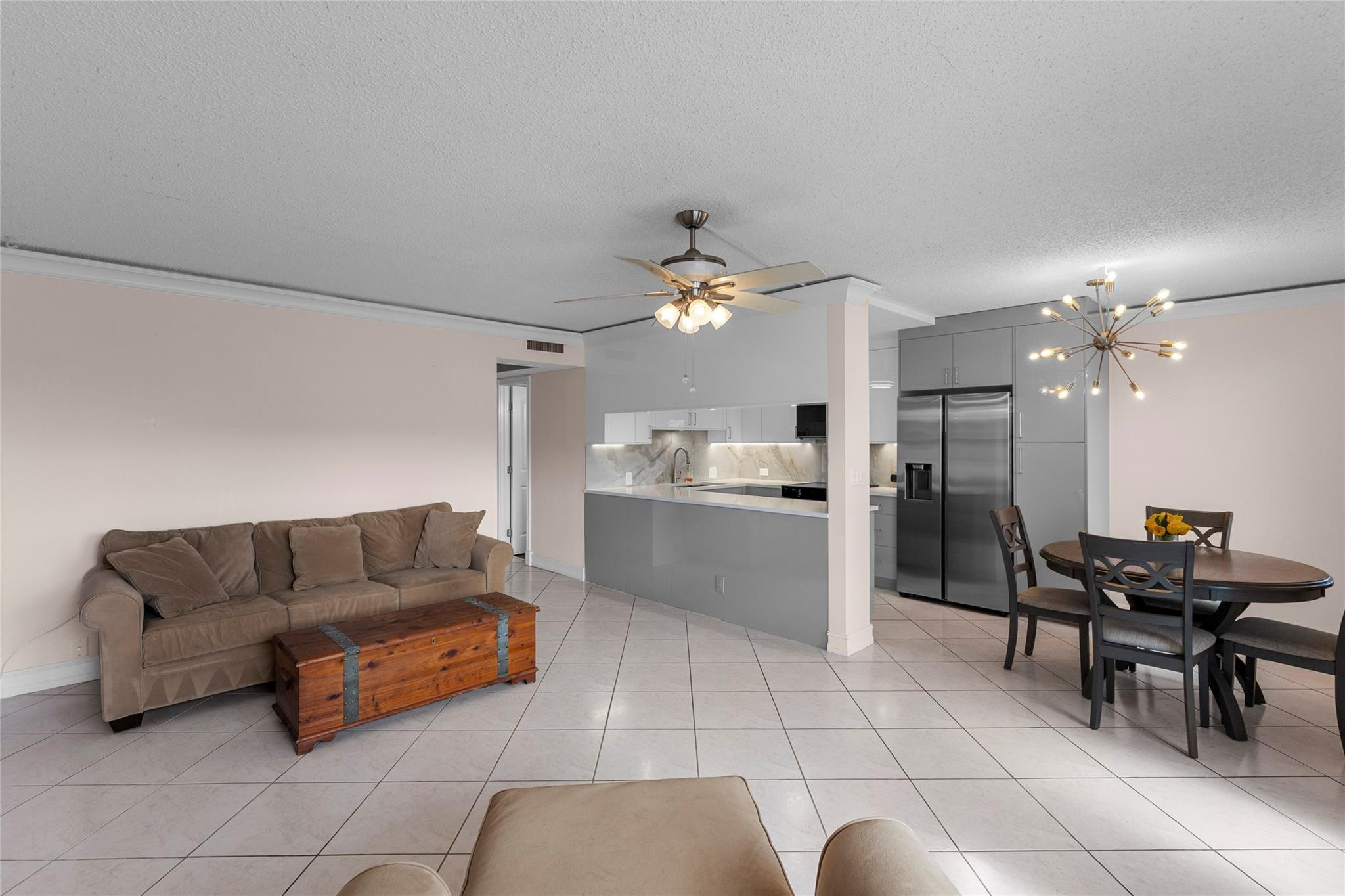 2122 Cambridge F 2122 Property Photo 6
