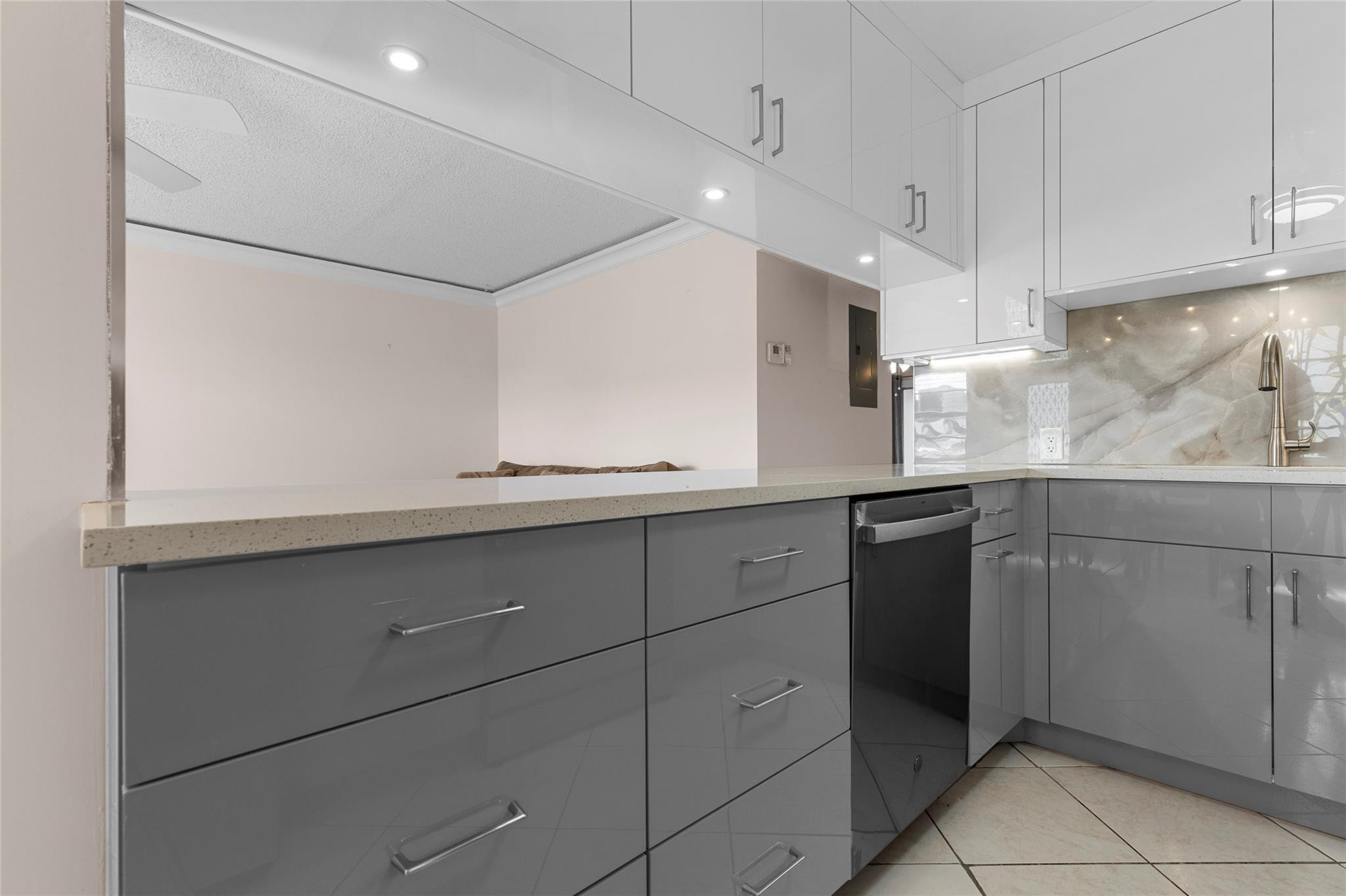 2122 Cambridge F 2122 Property Photo 10