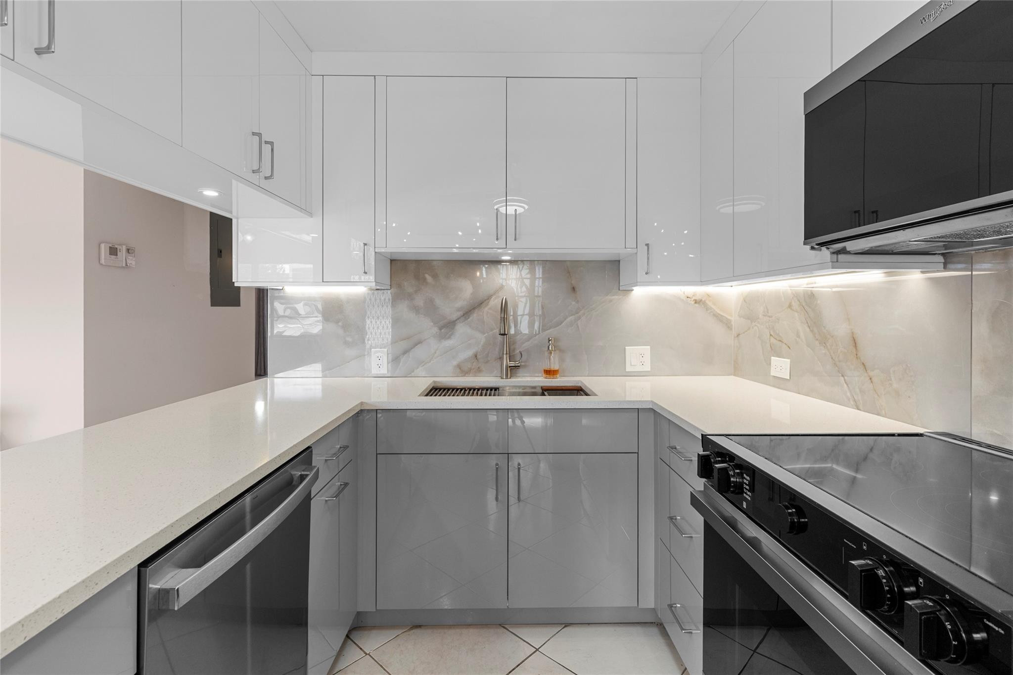 2122 Cambridge F 2122 Property Photo 12