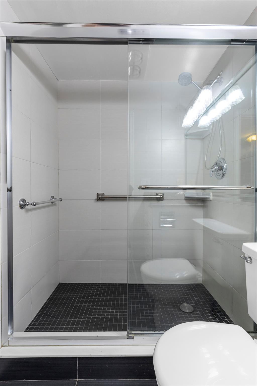 2122 Cambridge F 2122 Property Photo 15