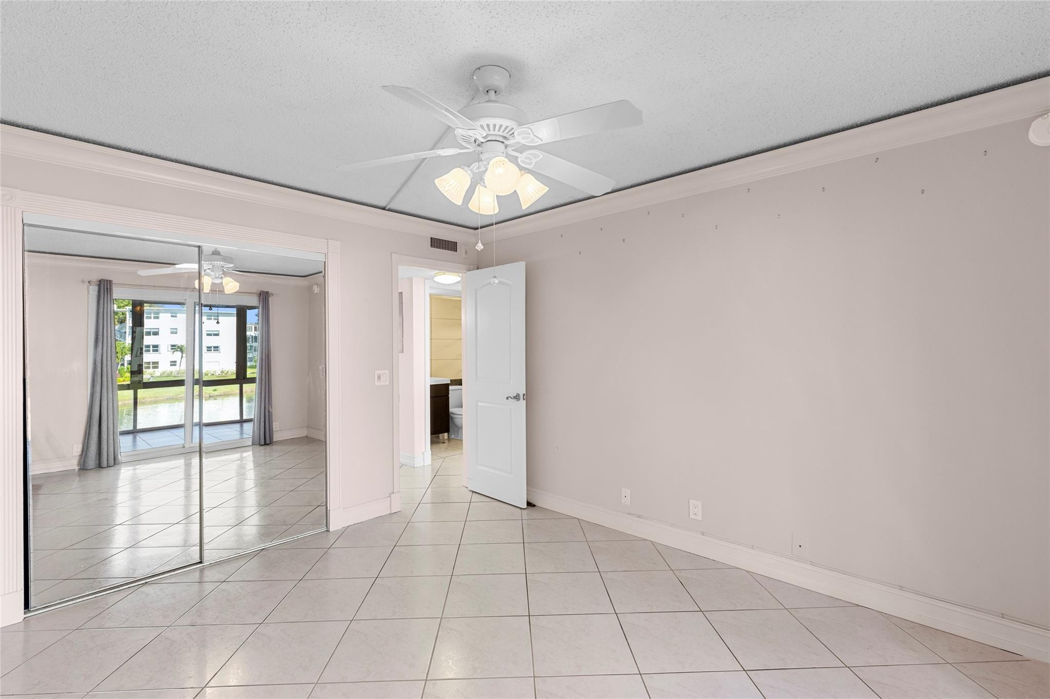 2122 Cambridge F 2122 Property Photo 27
