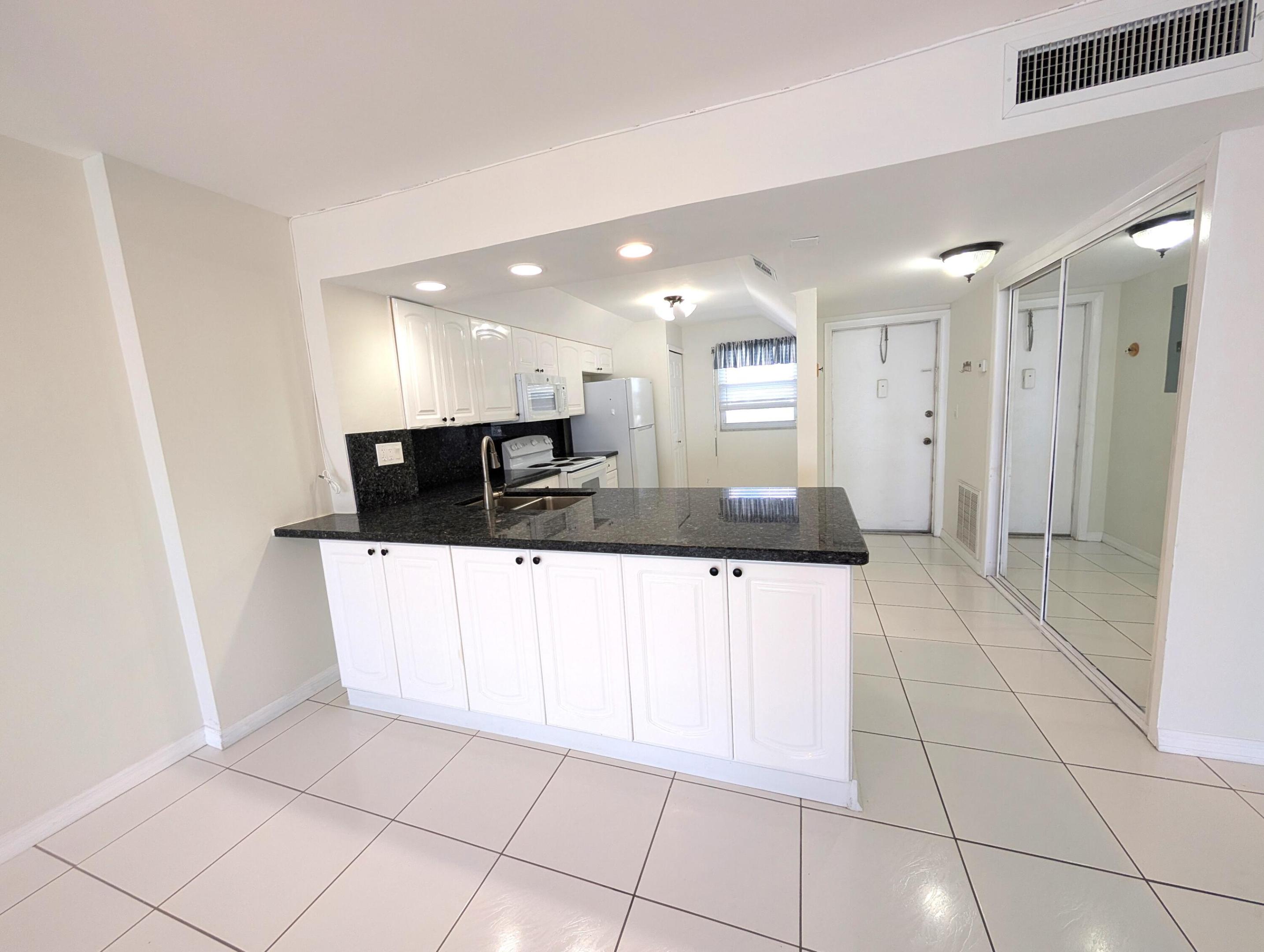 1012 N Ocean Boulevard 602 Property Photo 11