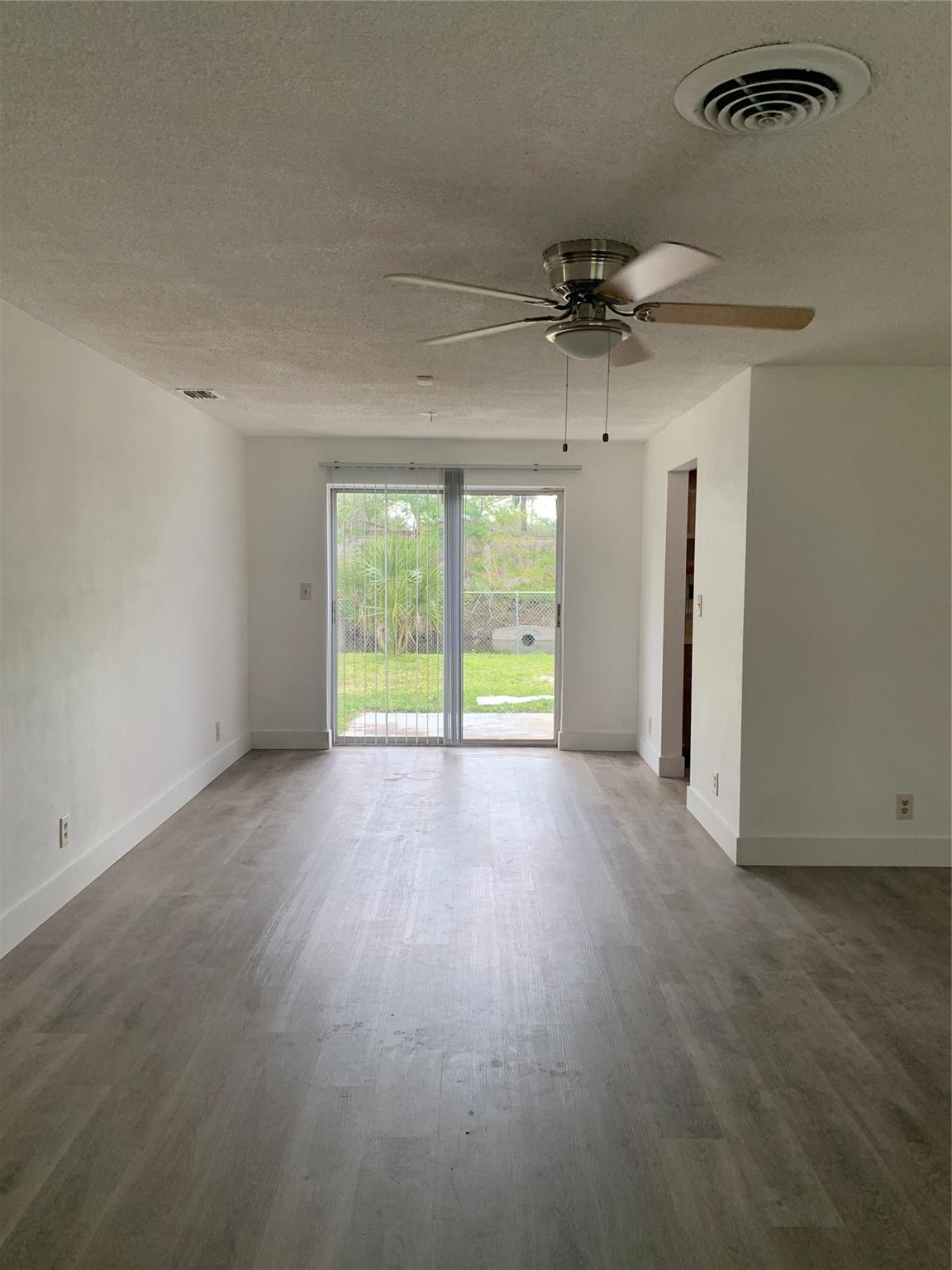 4241 Nw 27th Street Property Photo 4