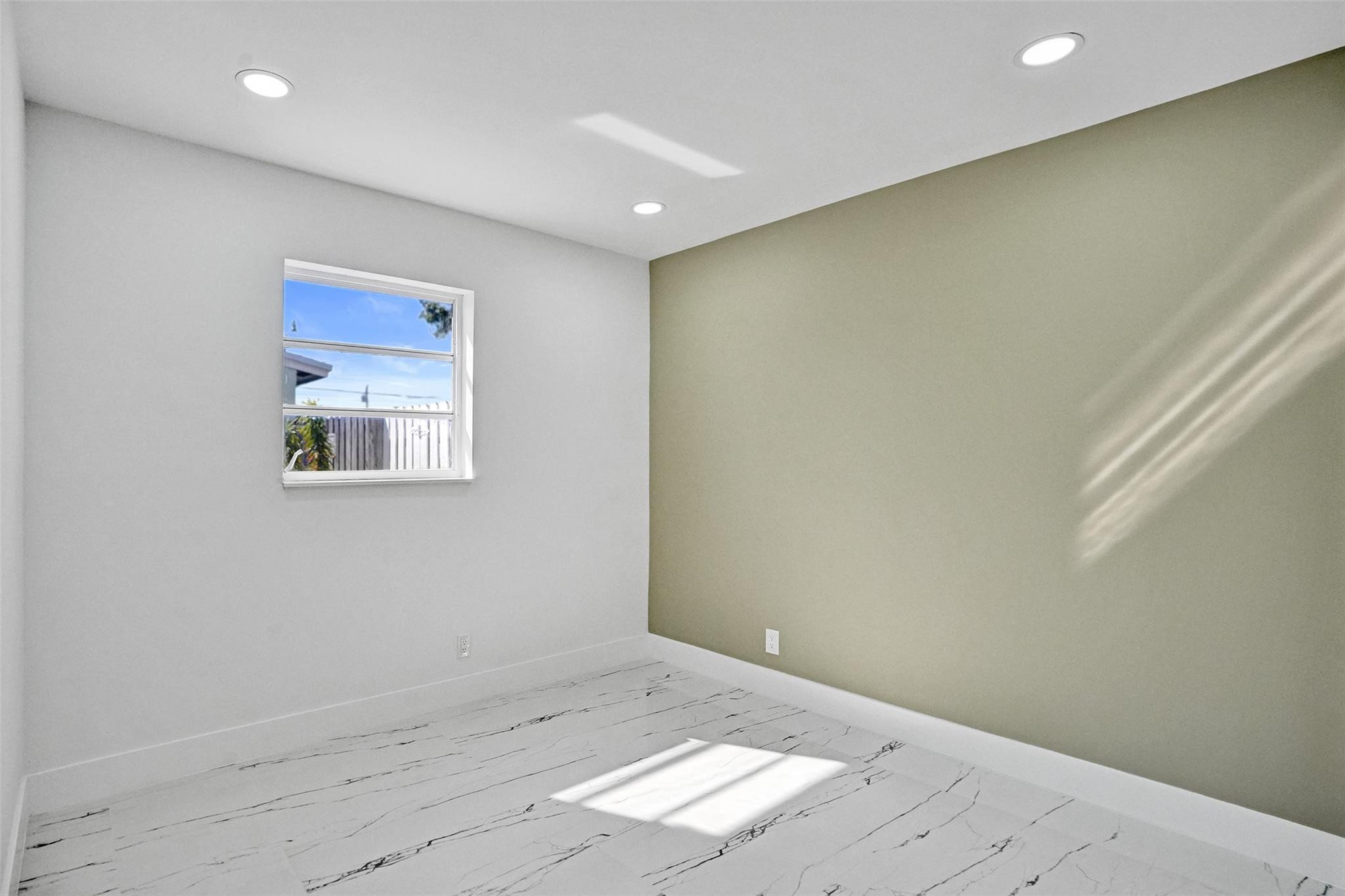1437 Sw 1st Avenue Property Photo 17