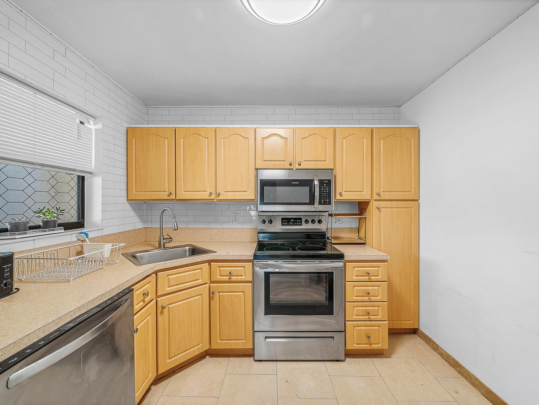 3413 Cocoplum Circle 3407 Property Photo 12
