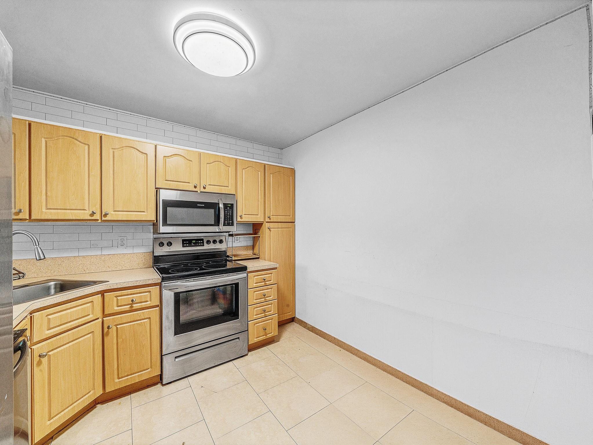 3413 Cocoplum Circle 3407 Property Photo 13