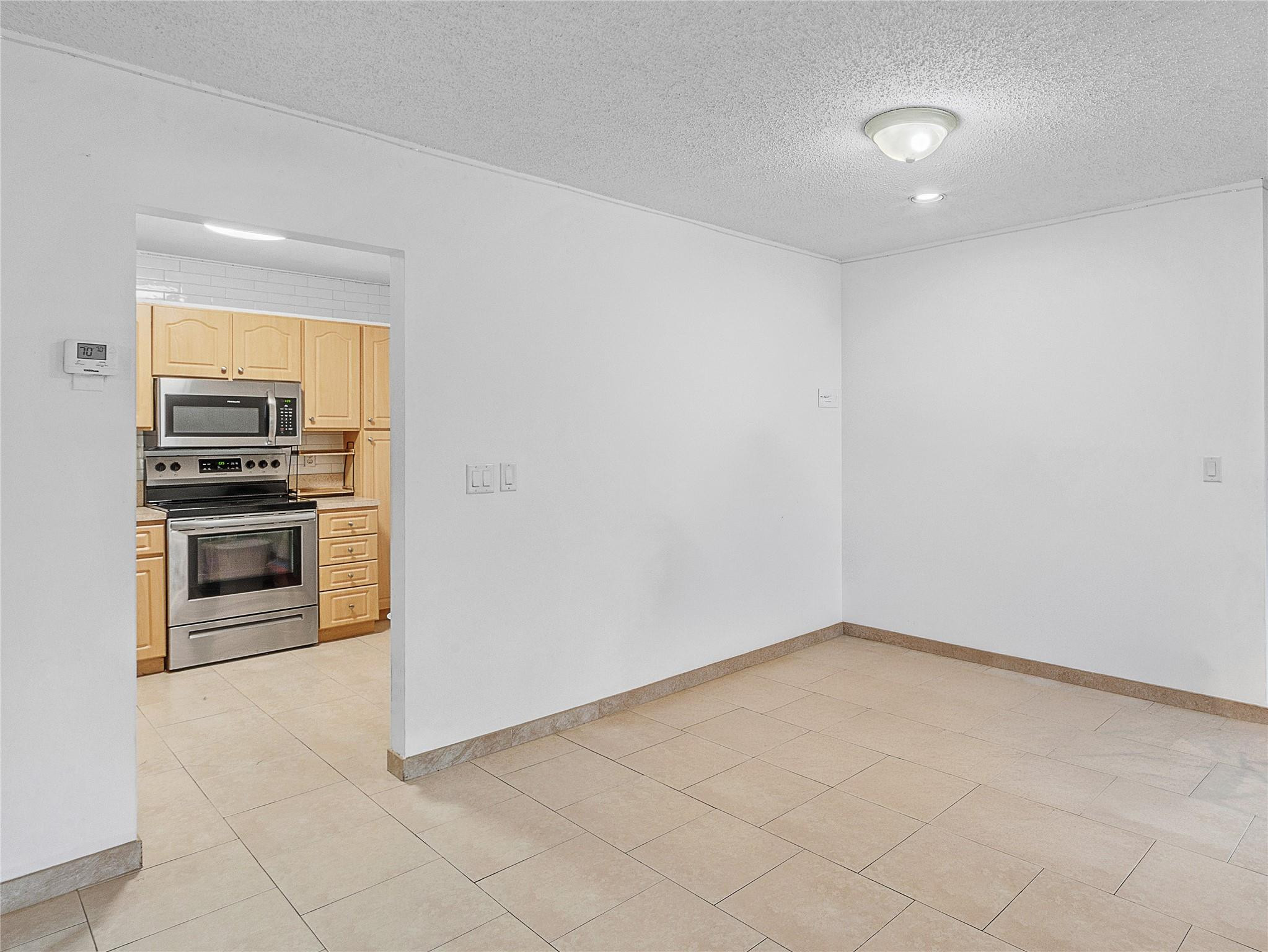 3413 Cocoplum Circle 3407 Property Photo 15