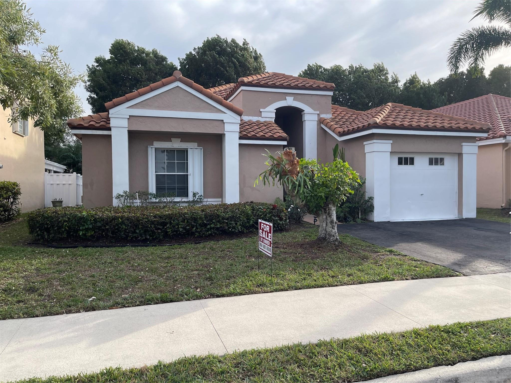480 Somerset Way Property Photo 1