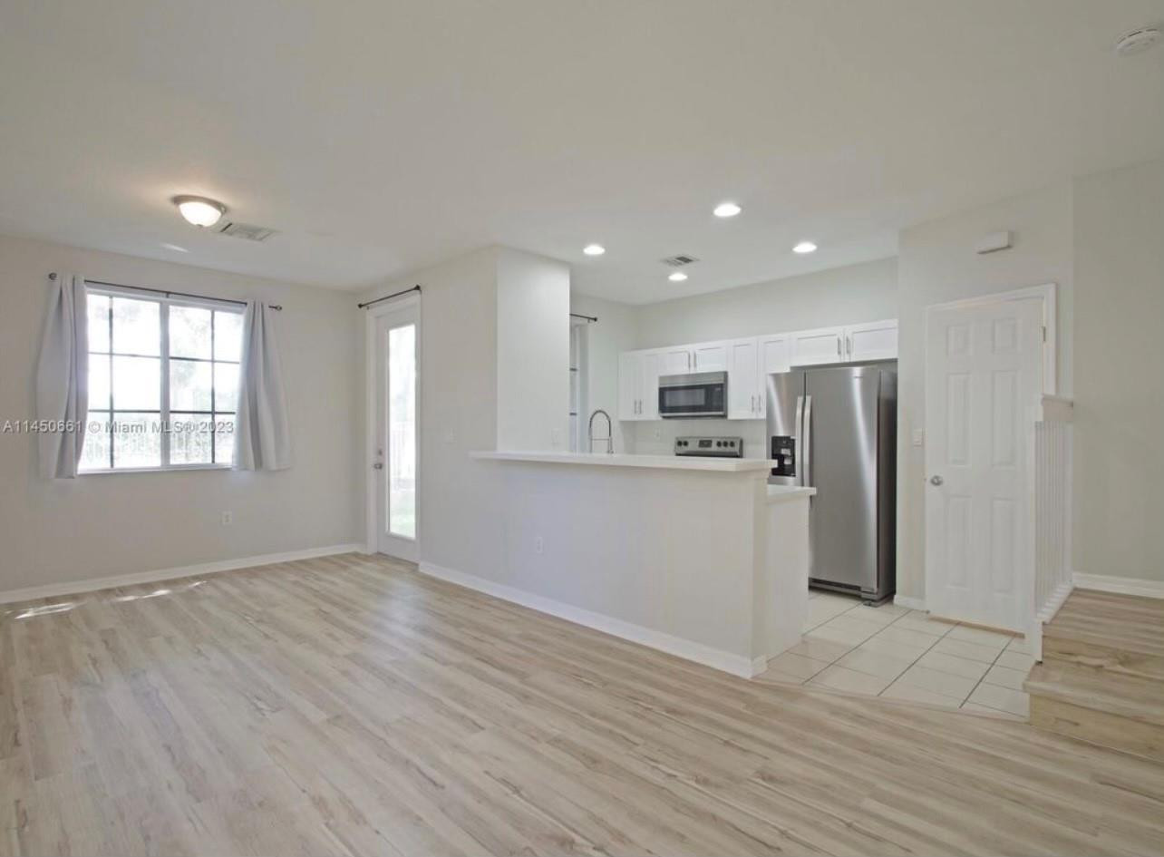 6030 SW 19th Place Property Photo 1