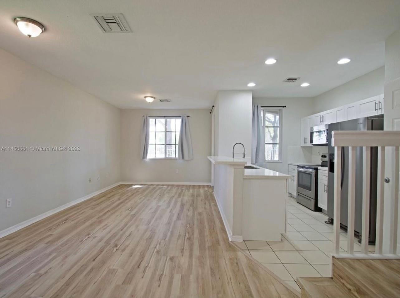 6030 Sw 19th Place Property Photo 2