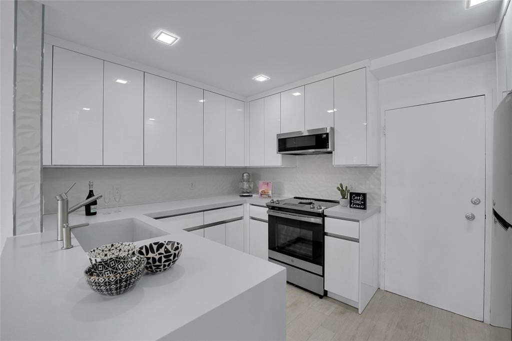 3550 Galt Ocean Drive 208 Property Photo 8