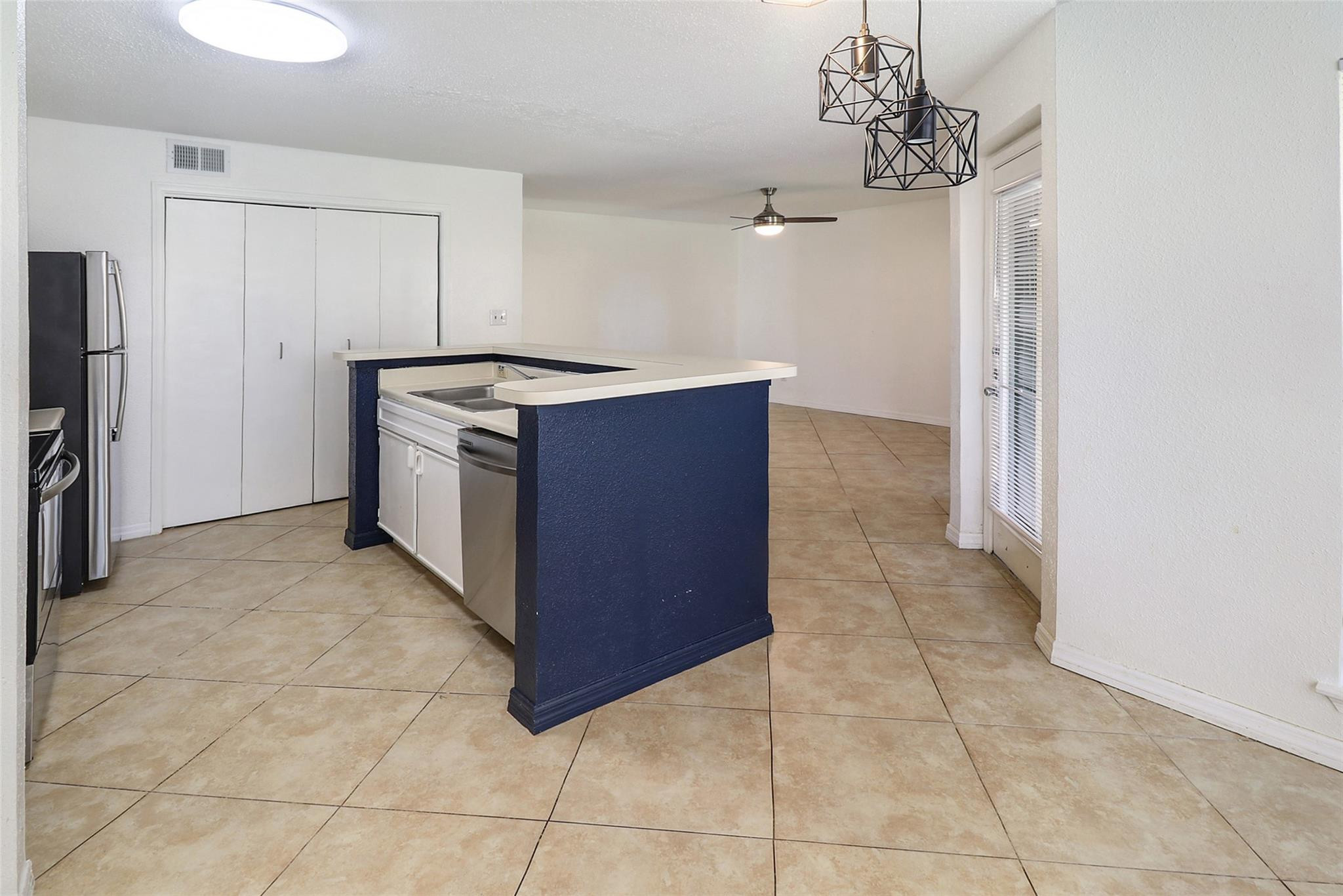 777 Riverside Drive 1516 Property Photo 4