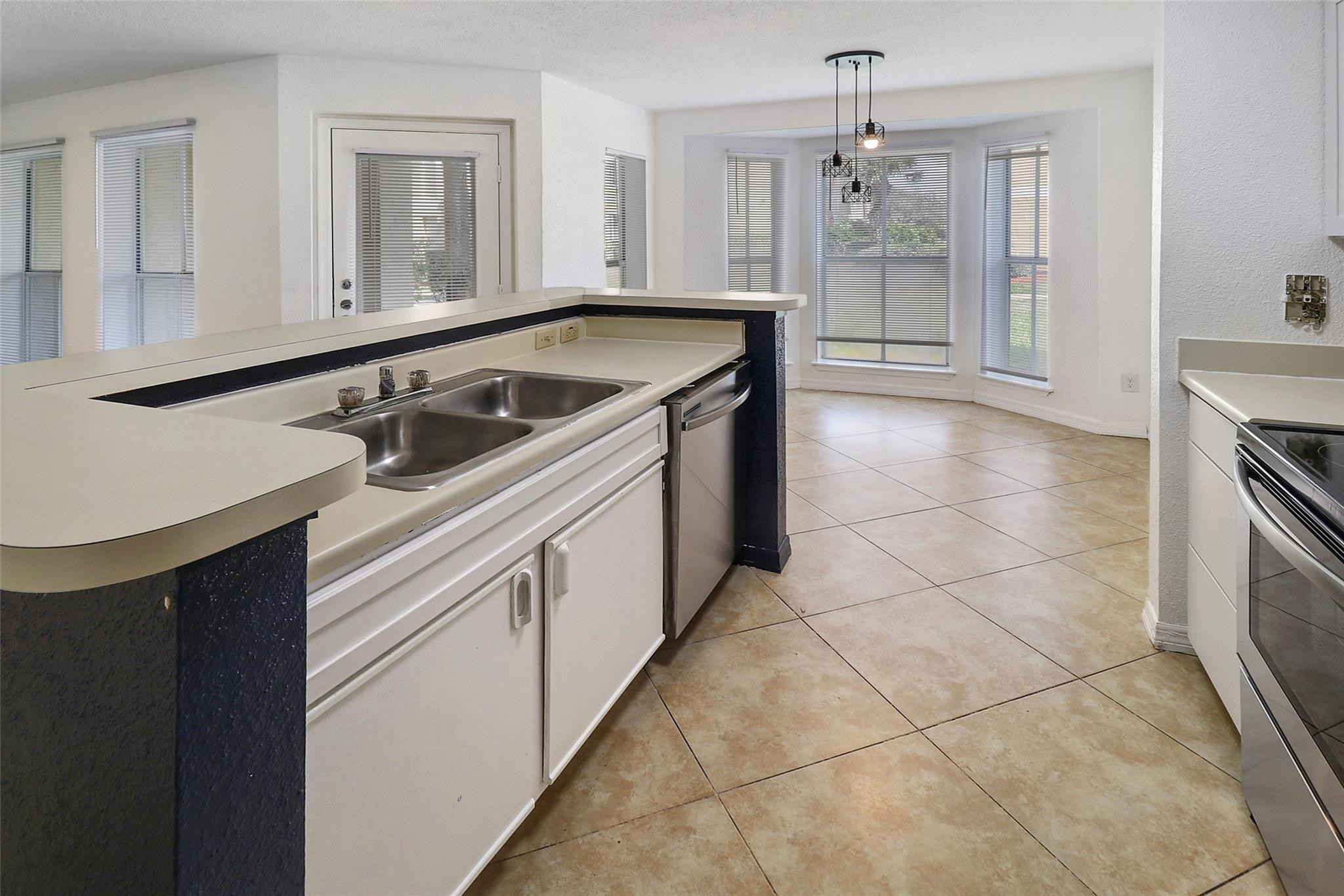 777 Riverside Drive 1516 Property Photo 5