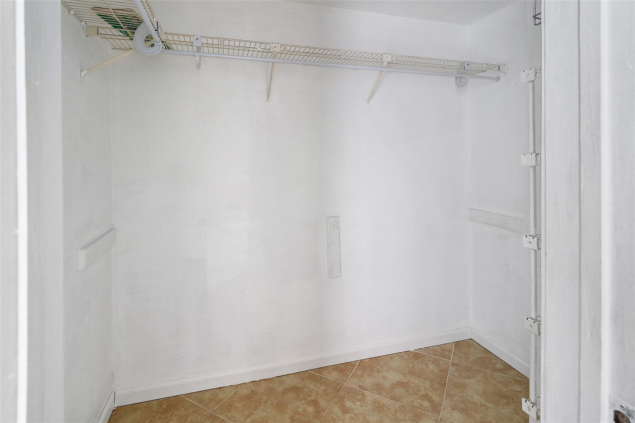 777 Riverside Drive 1516 Property Photo 17