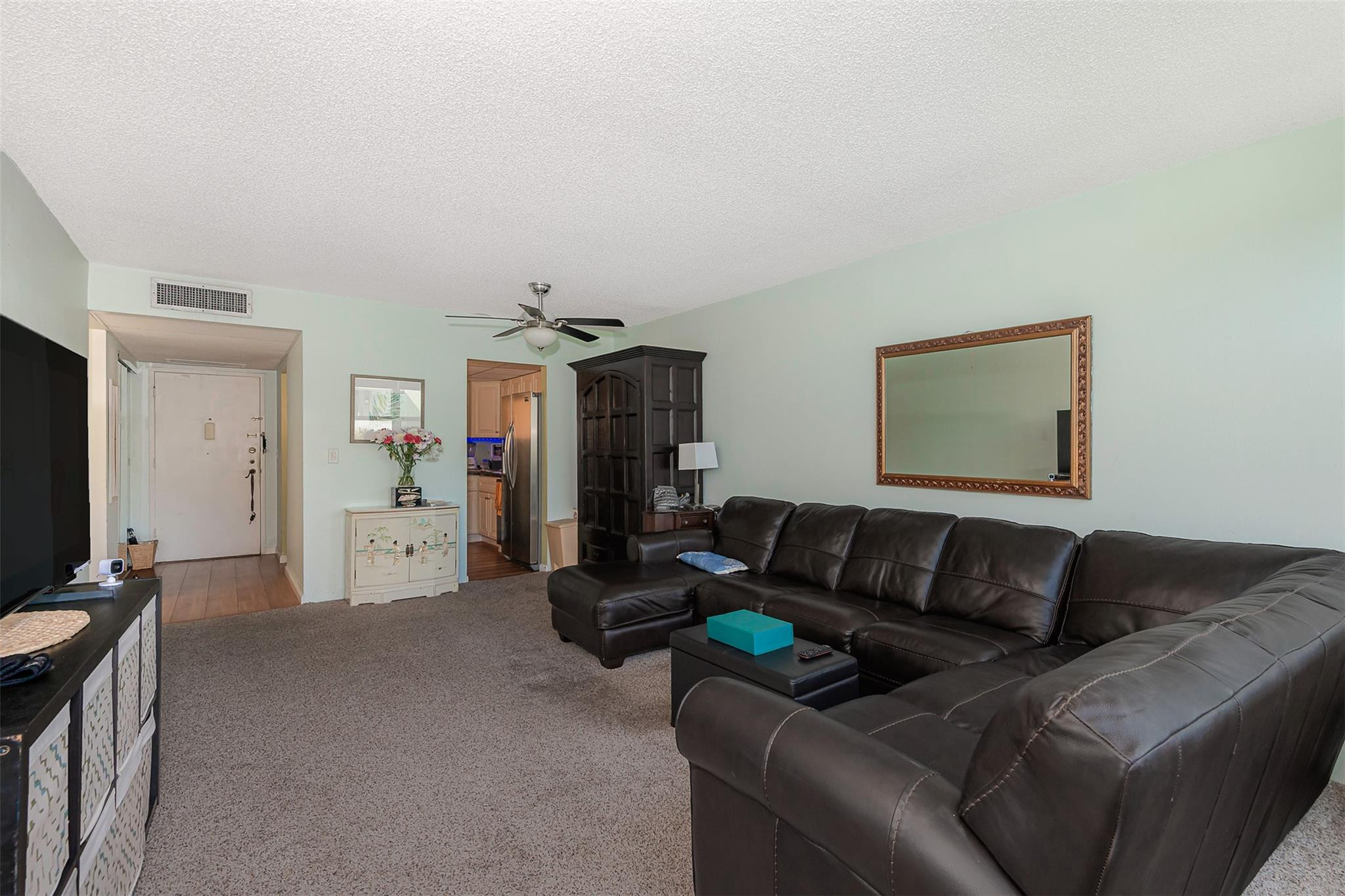 2751 Taft Street 305 Property Photo 6