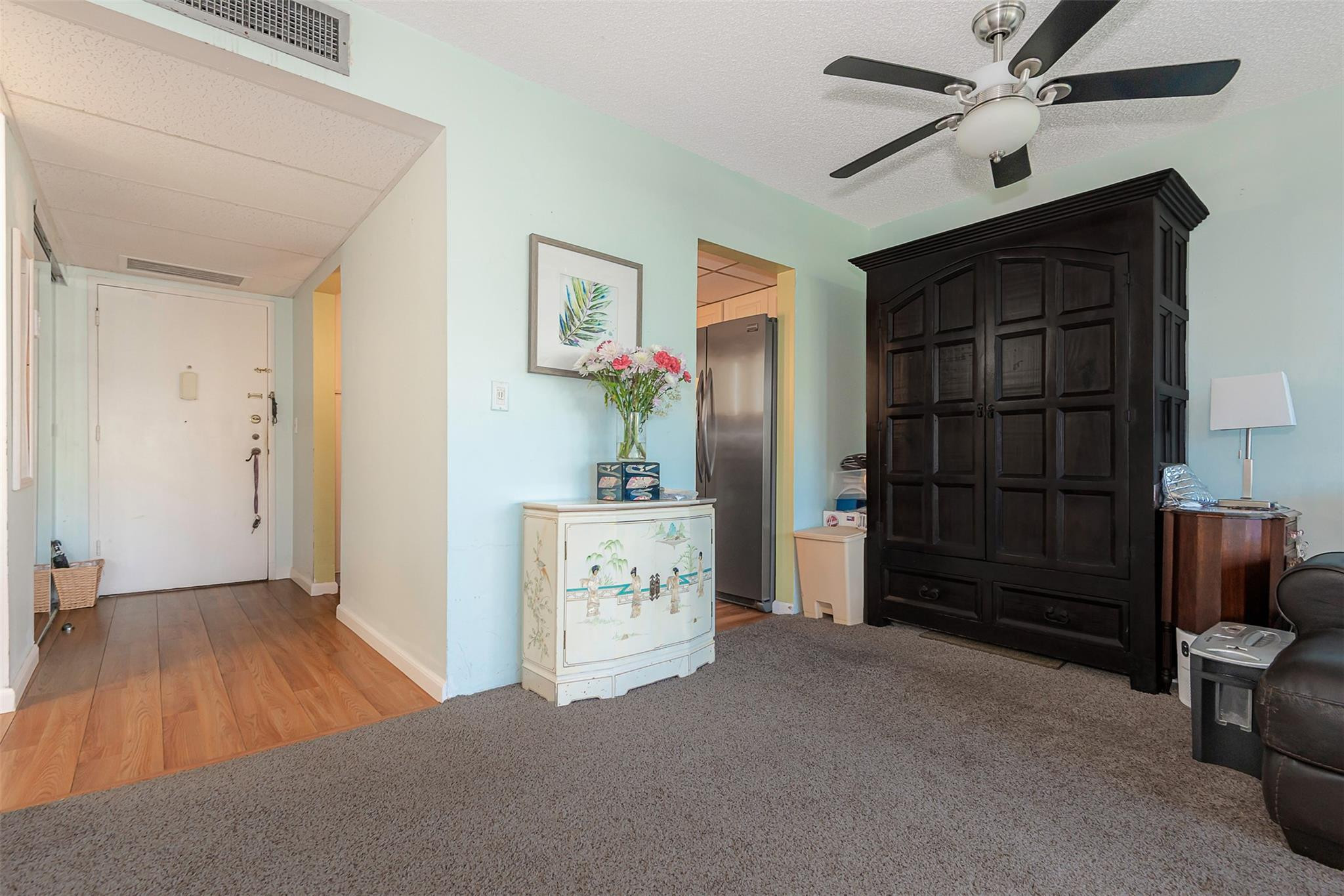 2751 Taft Street 305 Property Photo 10