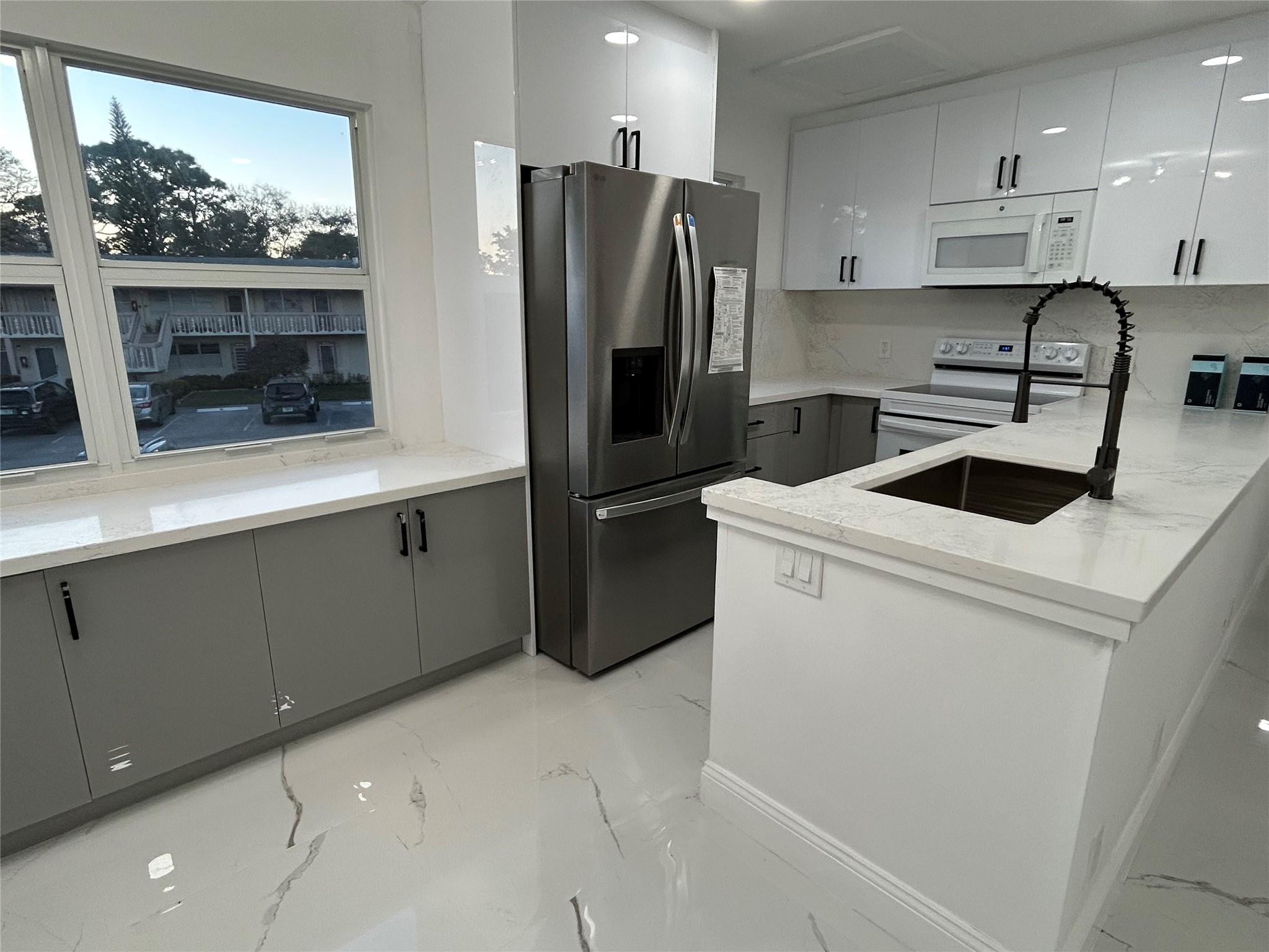115 Ventnor F Property Photo 1