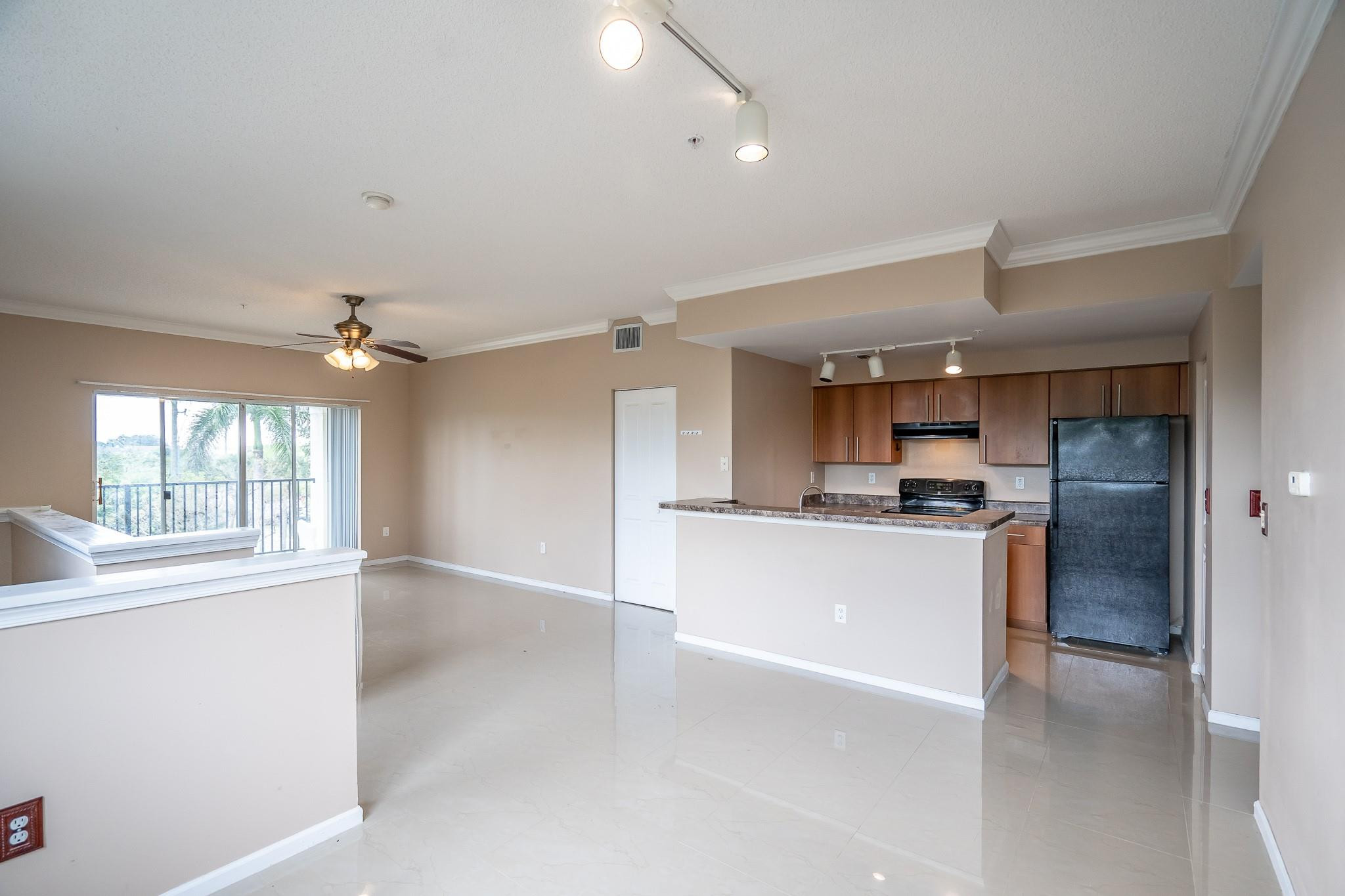 5800 W Sample Road 308 Property Photo 4