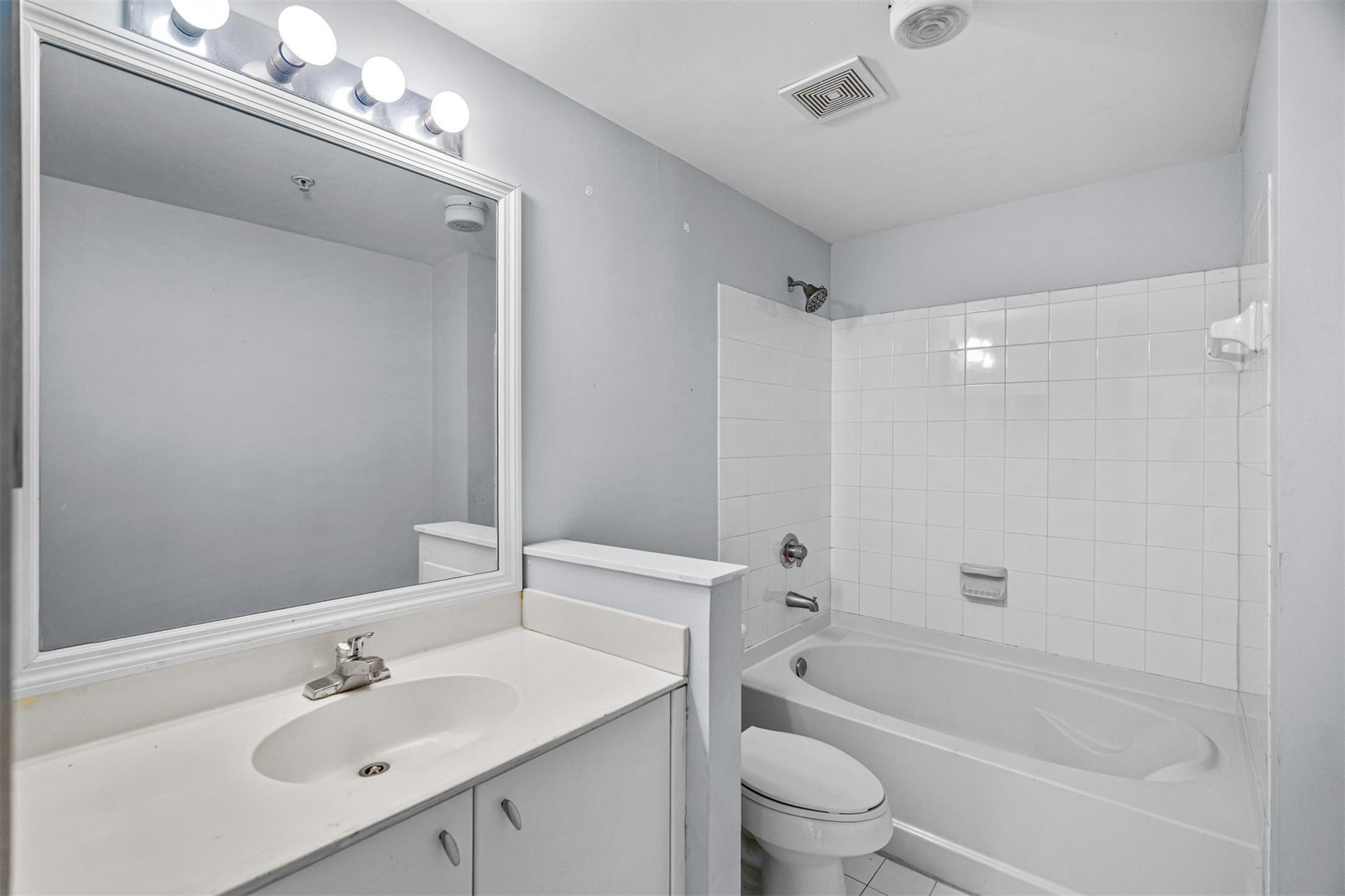 5880 W Sample Road 307 Property Photo 15