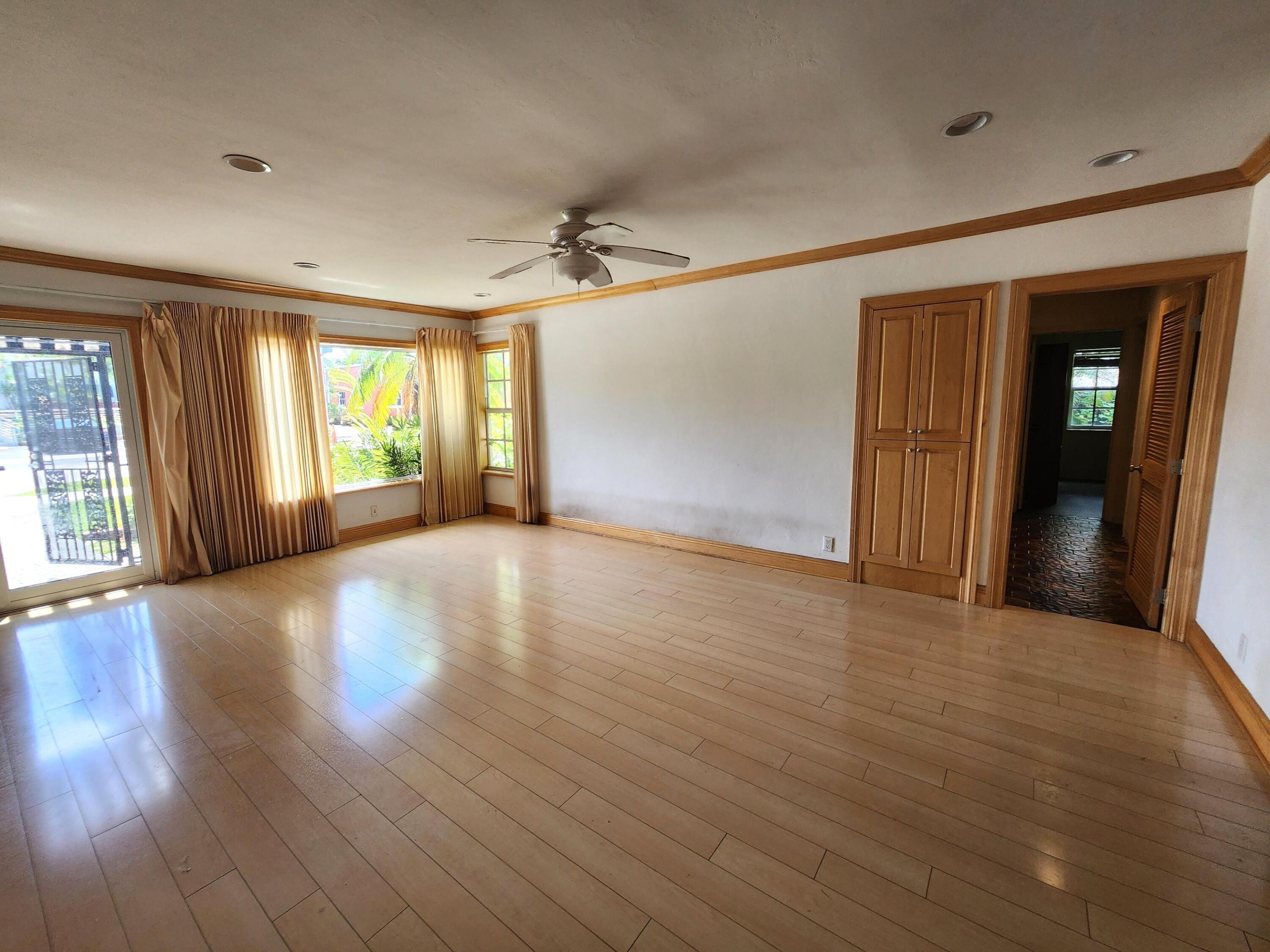 1317 Se 2nd Avenue Property Photo 9
