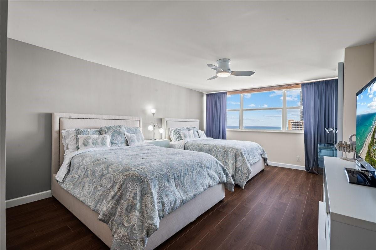 1890 S Ocean Drive Ph4 Property Photo 19