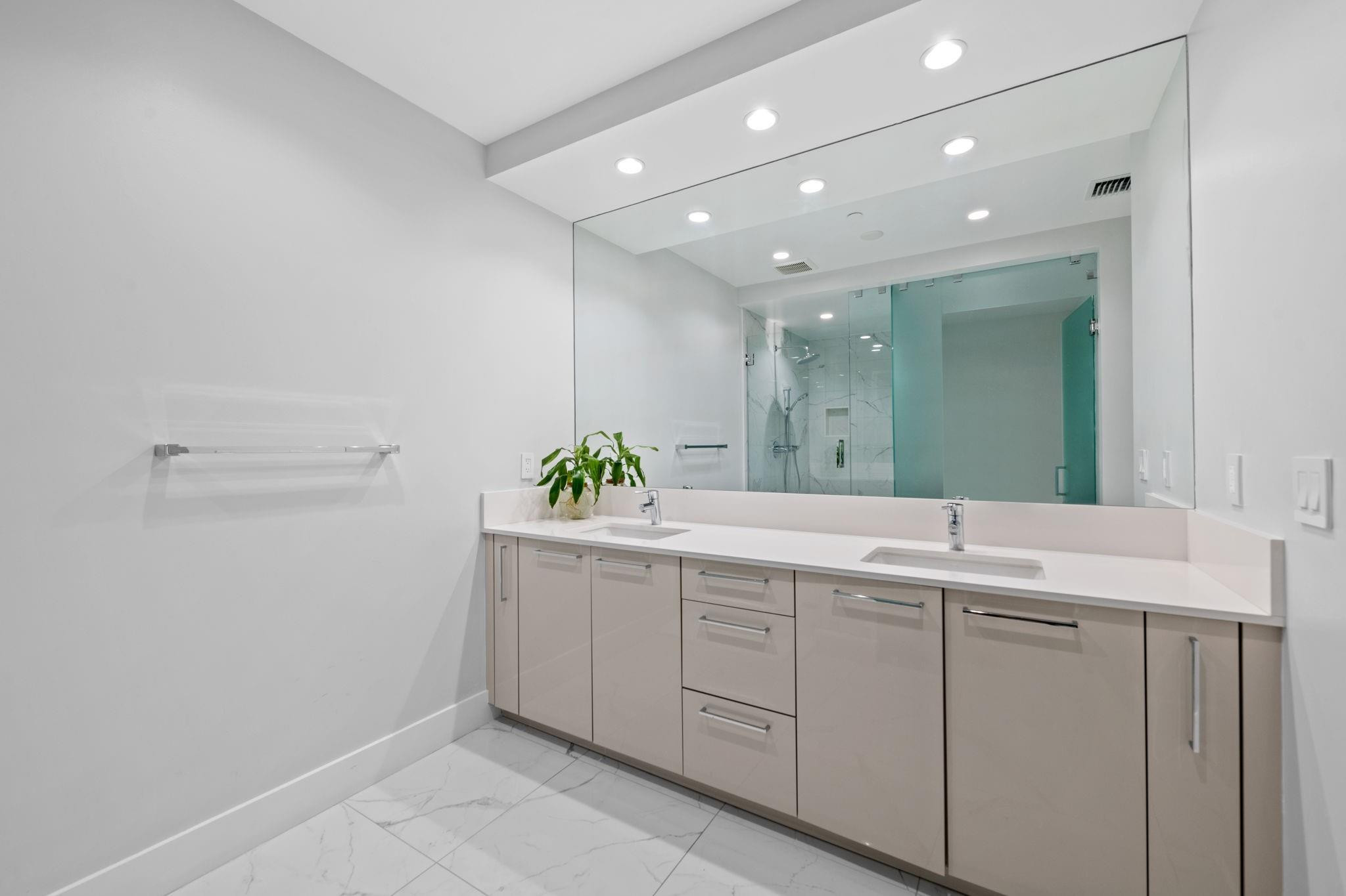 100 E Las Olas Boulevard 2404 Property Photo 21