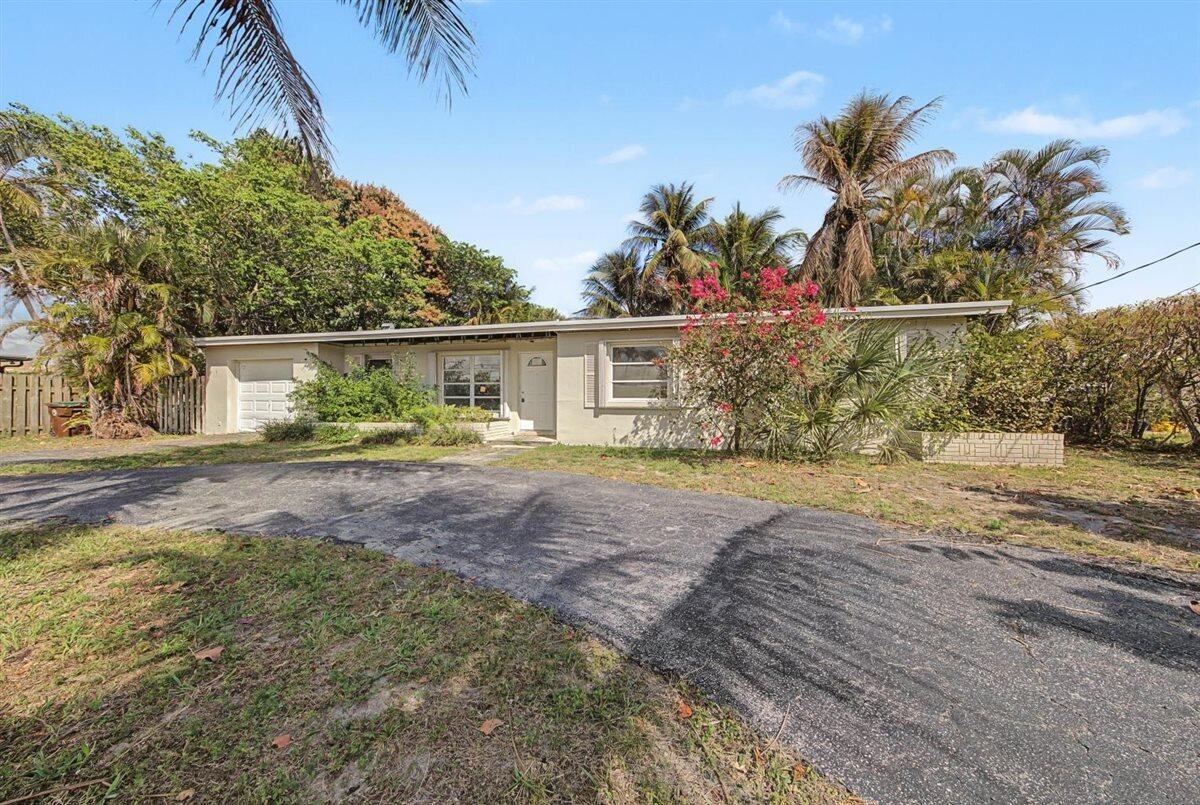 7730 W Lake Drive Property Photo 6